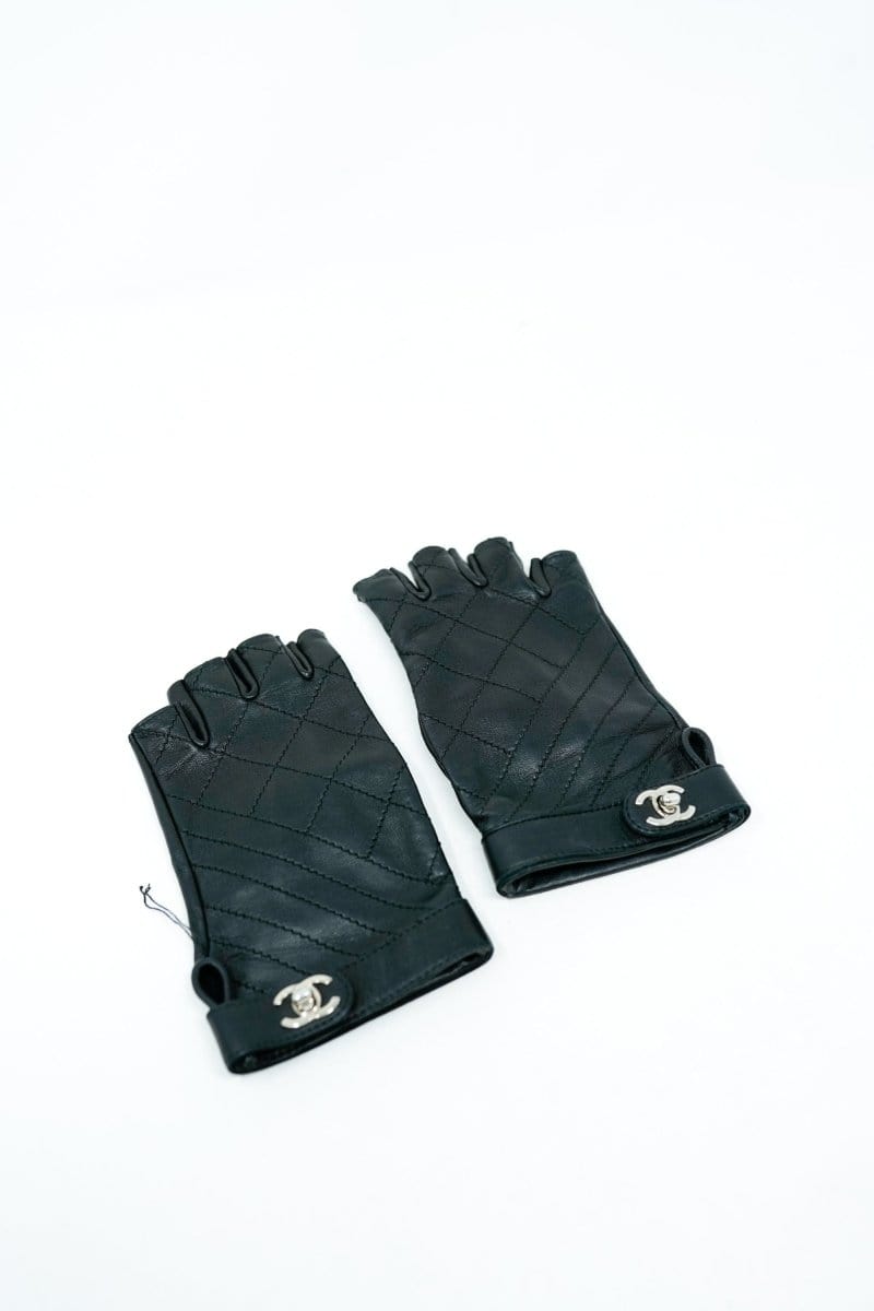 6. LP x C Chanel Black CC Turnlock Fingerless Gloves - AGL1681