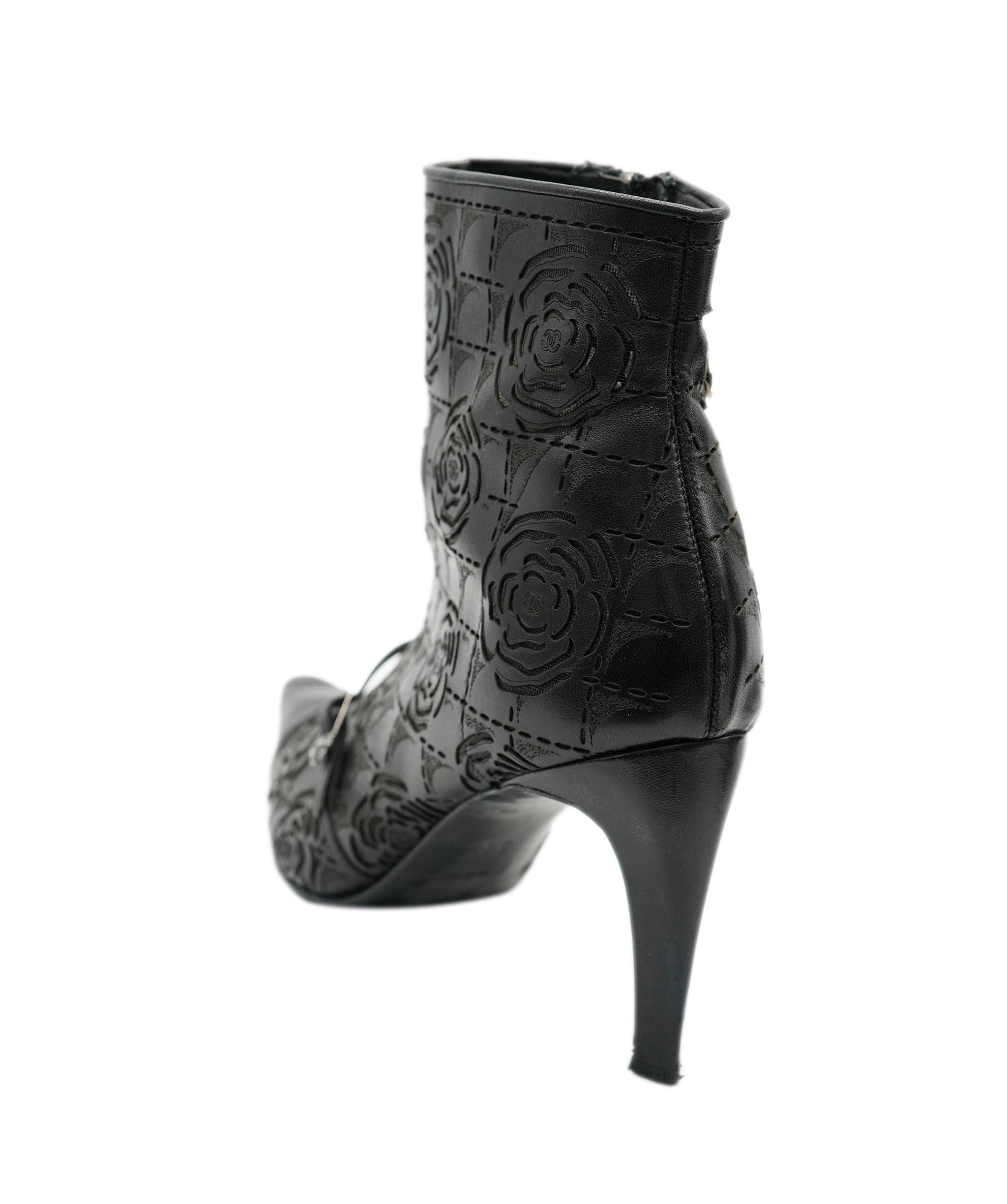 Chanel Chanel black camellia flower boots, size 36  AJC0518