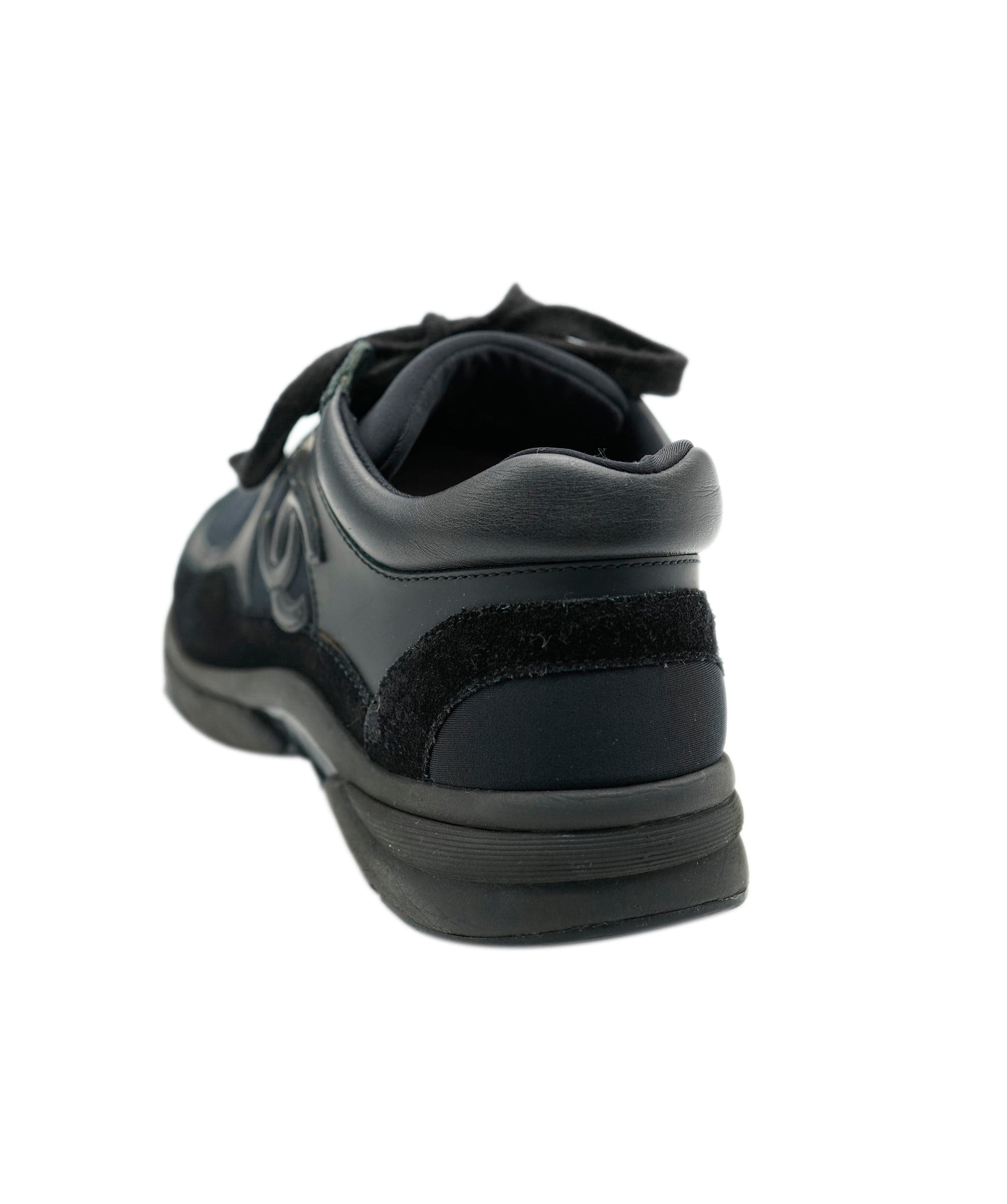 Chanel Chanel black leather trainers  - AJC0285