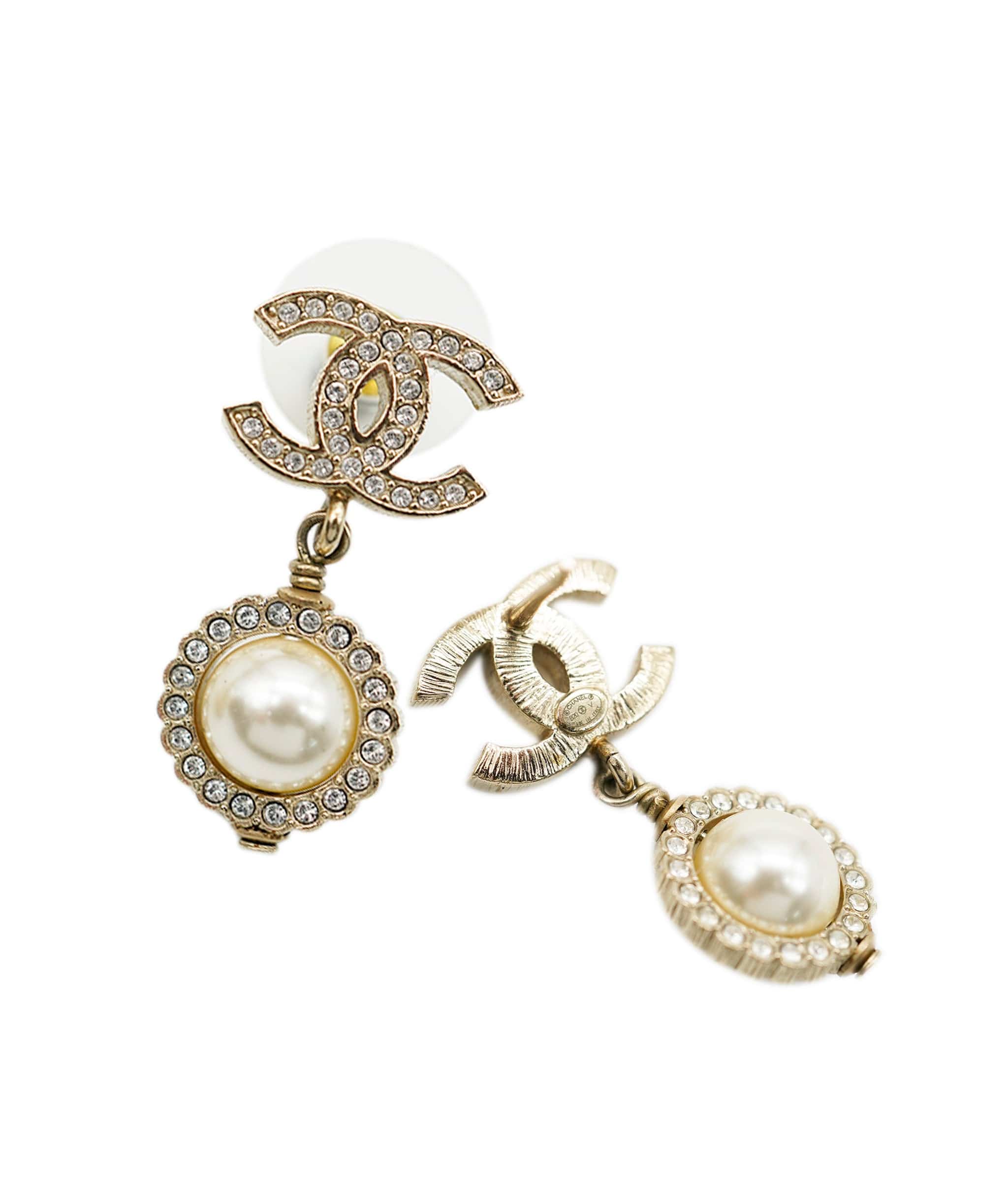 Chanel Chanel cc dangling pearl earrings ALC0775