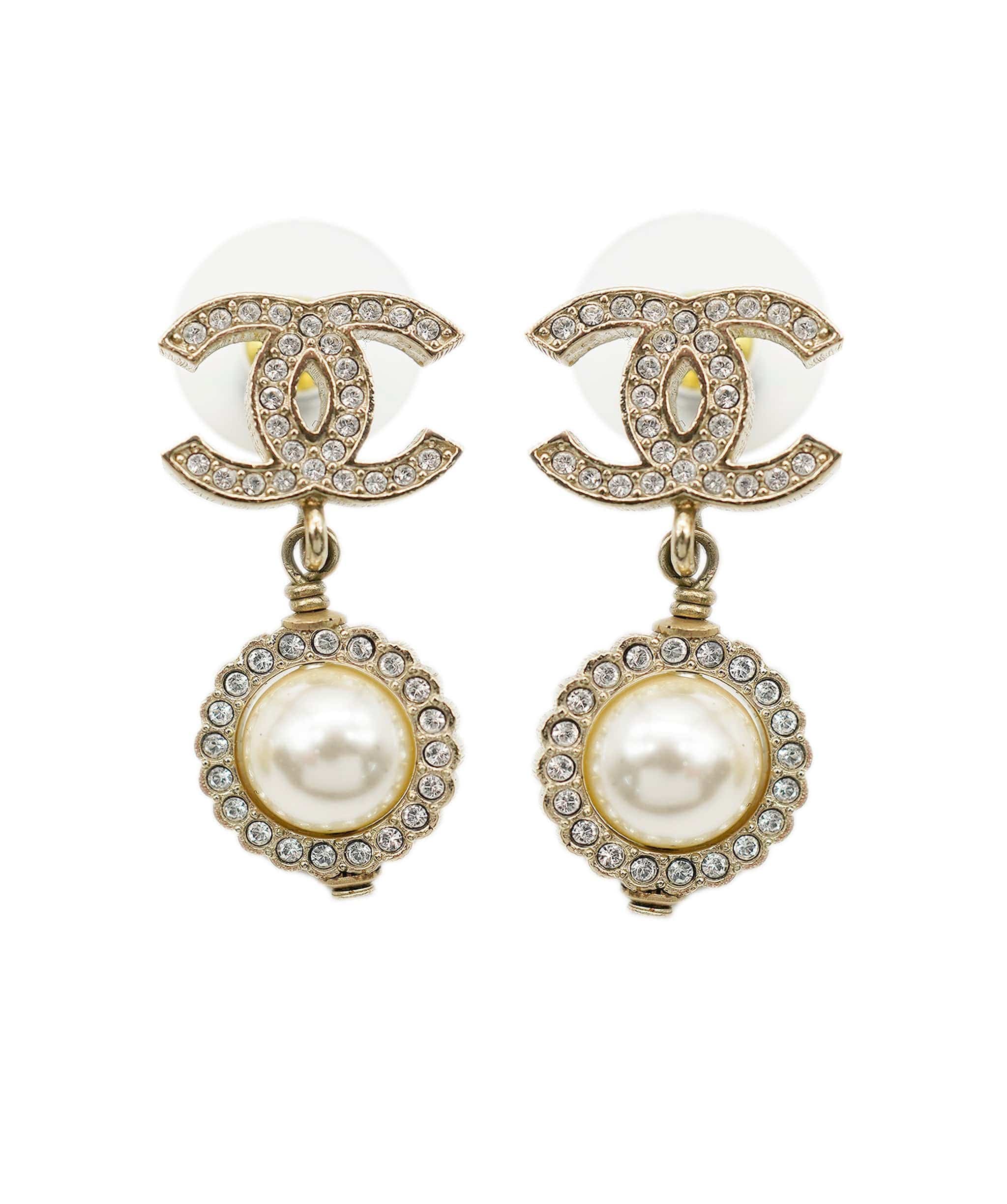 Chanel Chanel cc dangling pearl earrings ALC0775