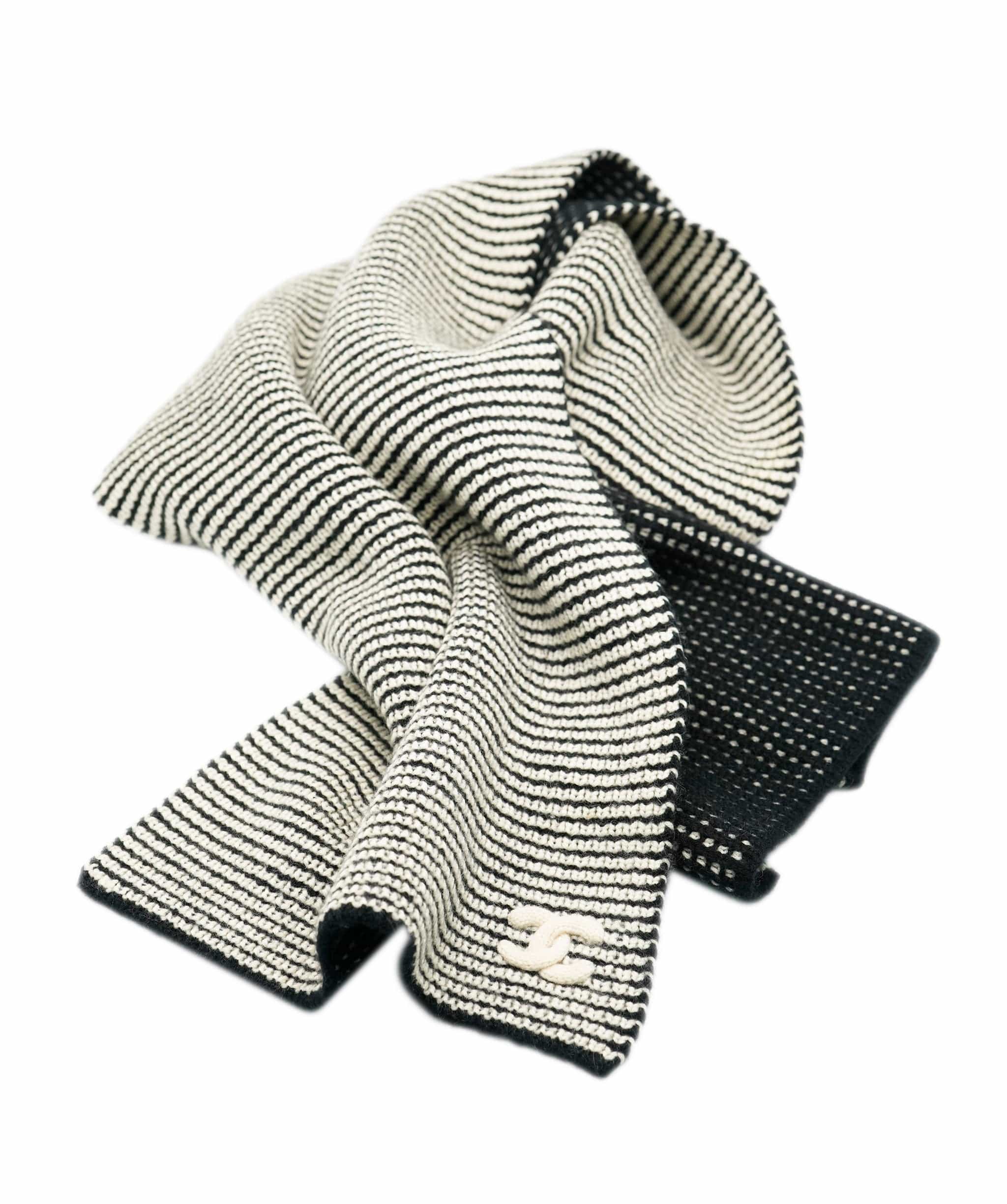 Chanel Chanel CC Tweed Scarf Black White