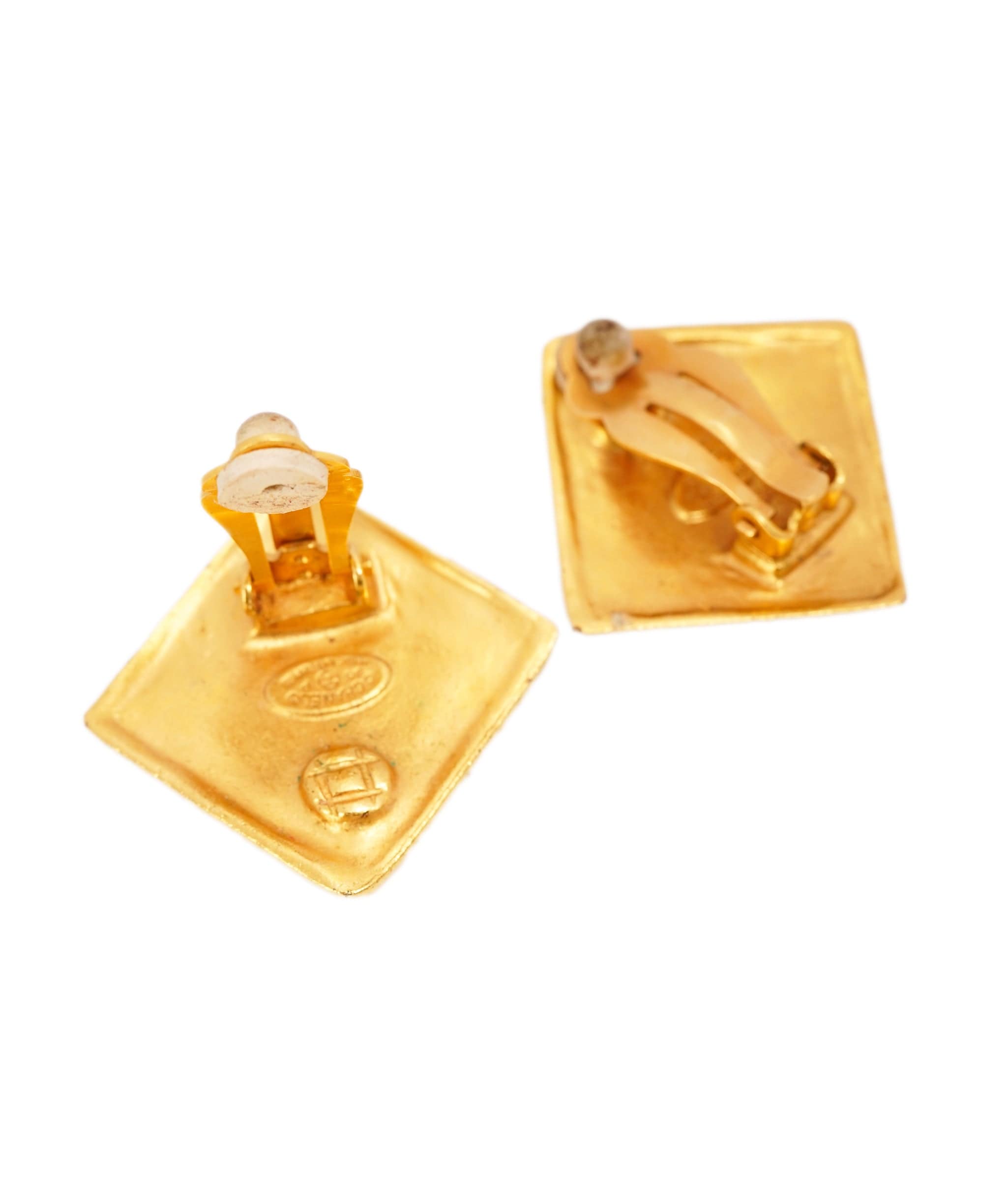 Chanel CHANEL Earring Gold Tone CC Auth 74758 DBXS1631