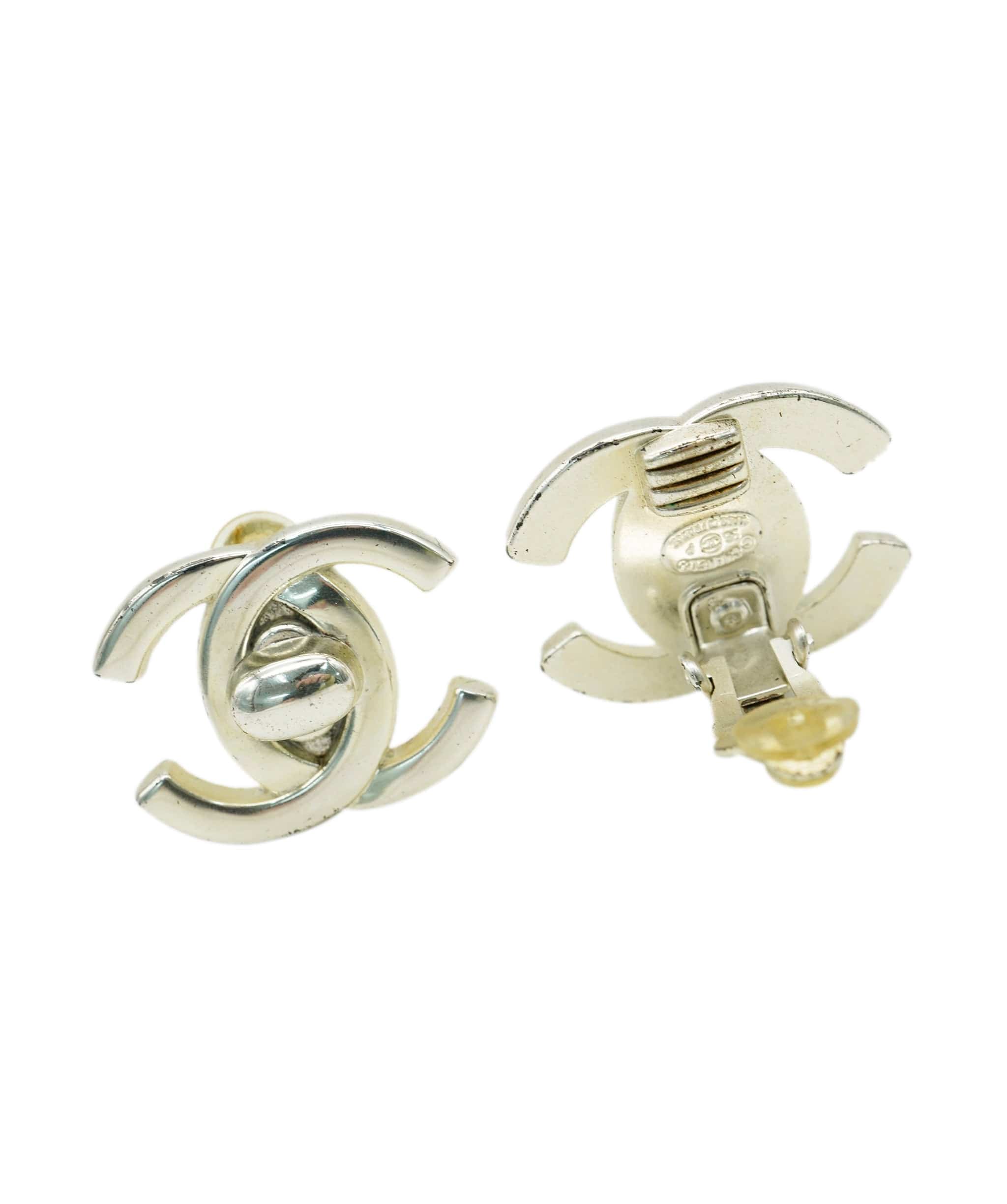 Chanel CHANEL TURNLOCK SILVER CC EARRINGS 96P DBXS2126