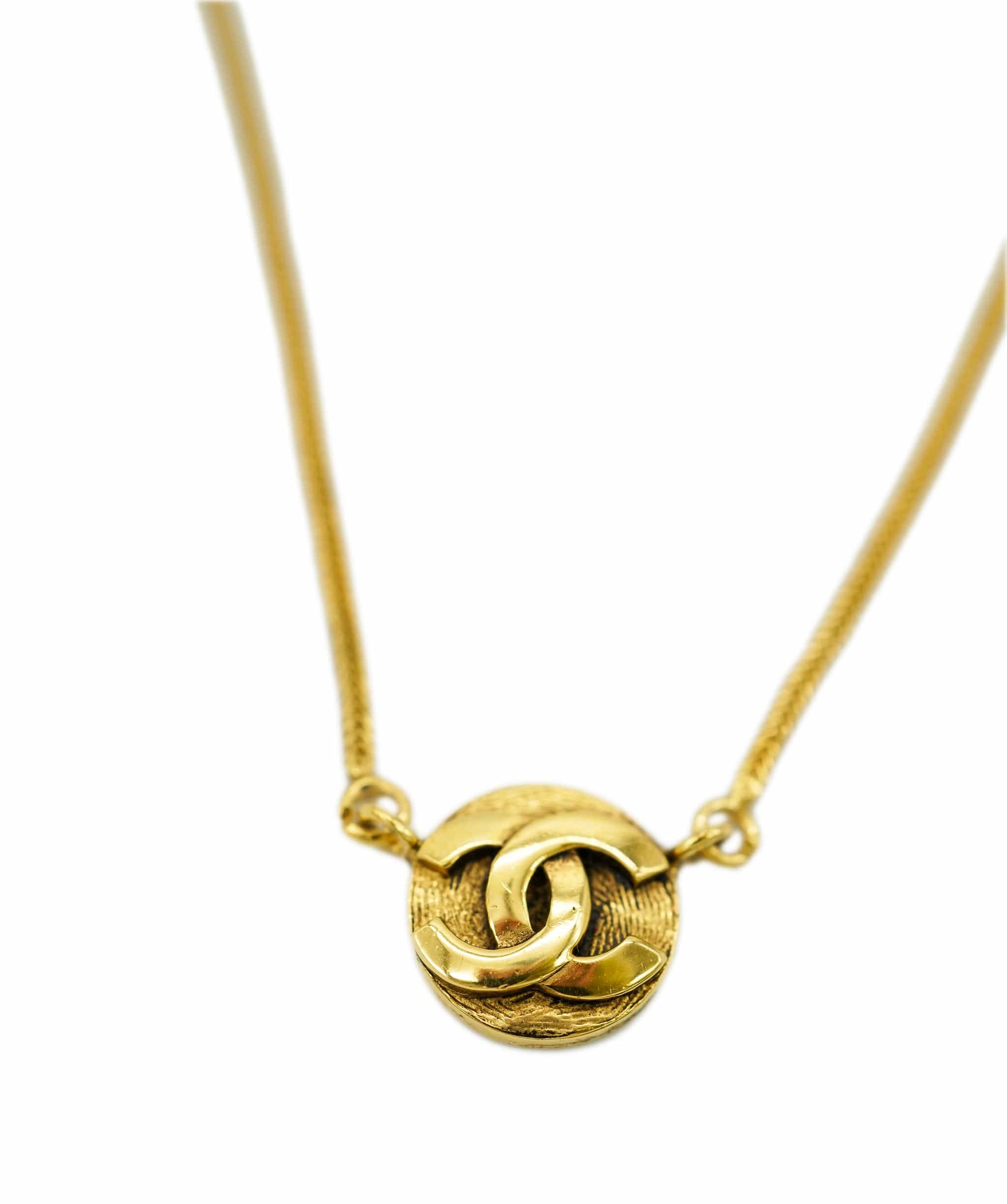 Chanel CHANEL Vintage Gold-Tone CC Round Necklace DBXS2181