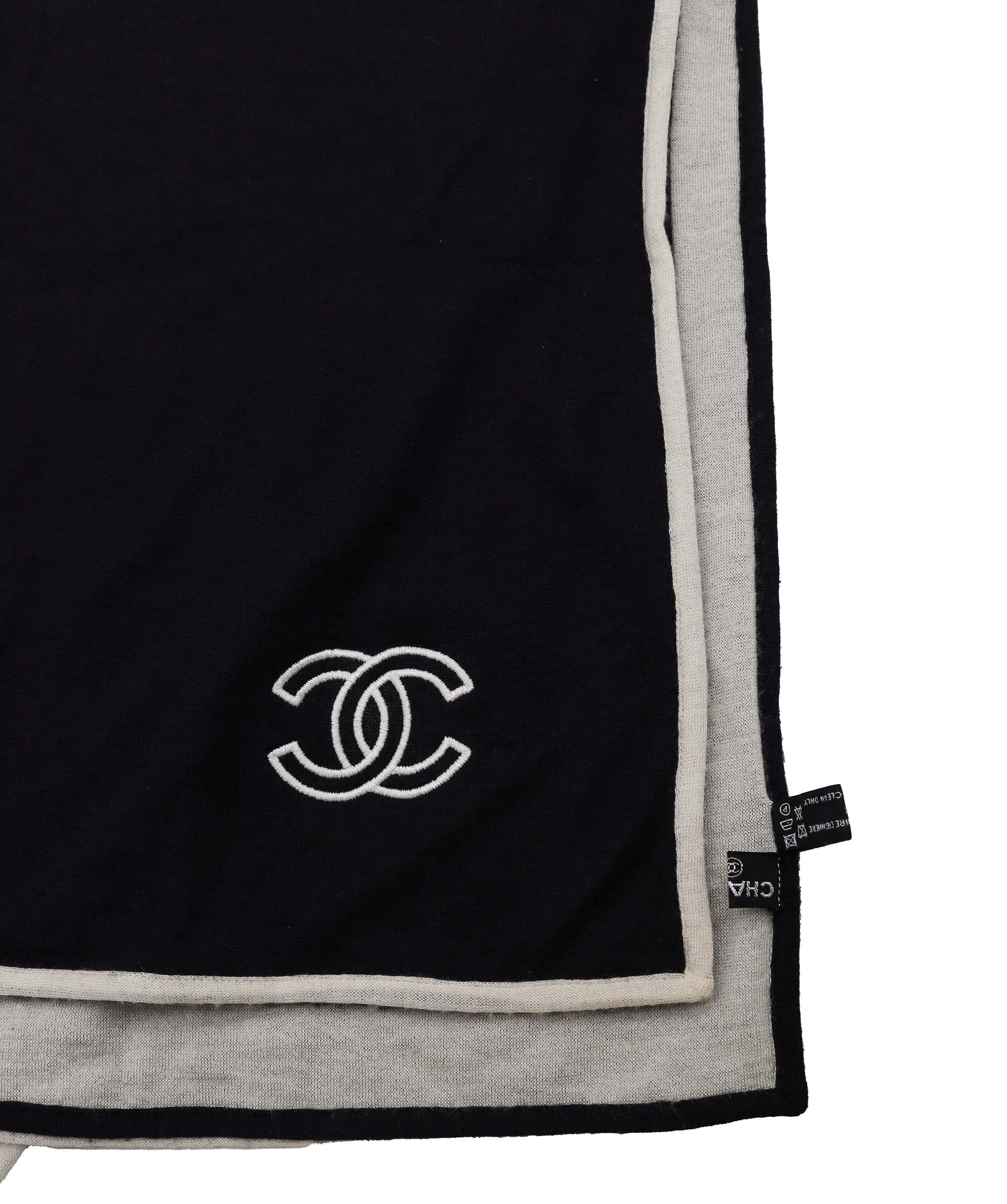 Chanel Chanel CC Cashmere Shawl Black White DXBS1976