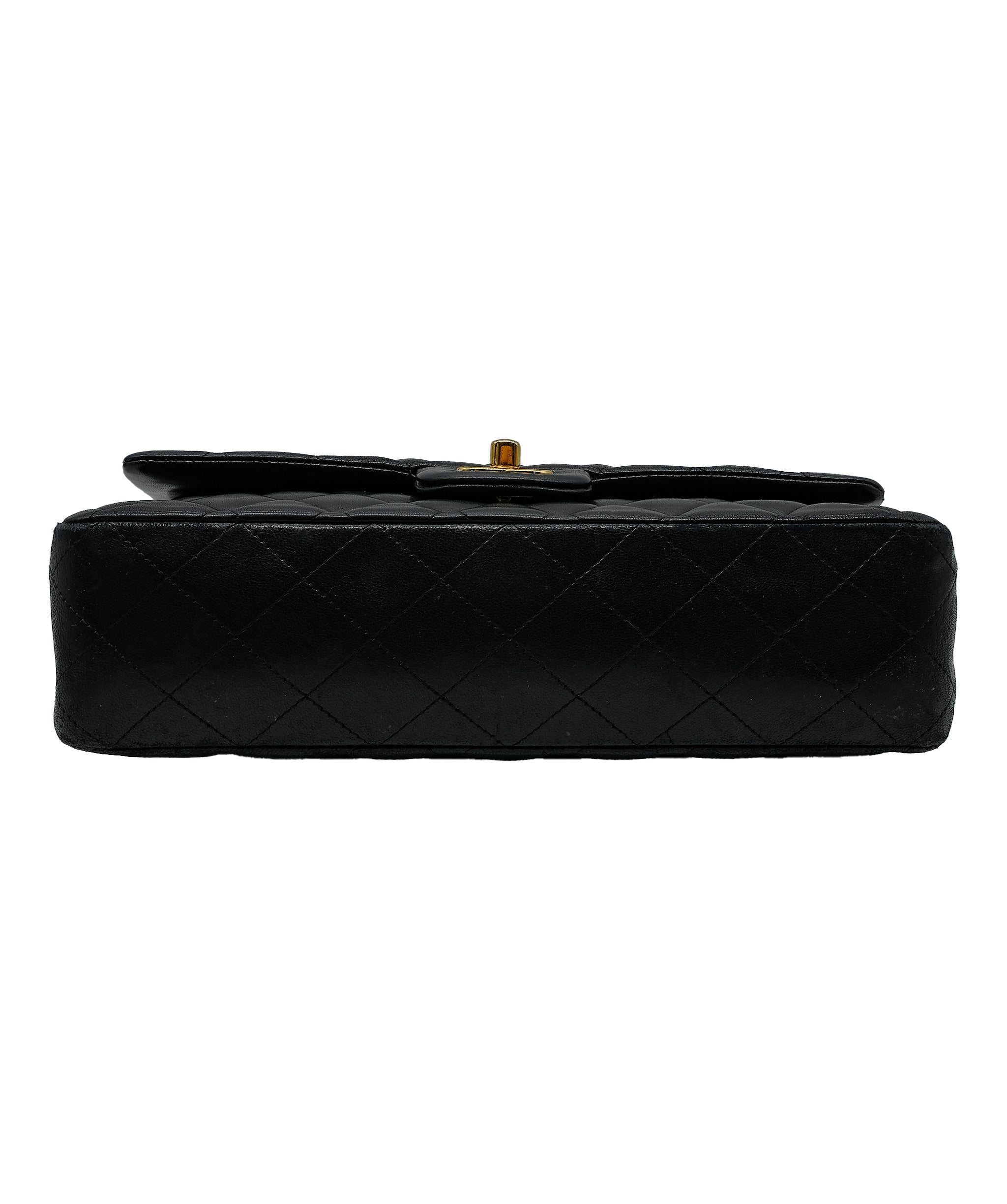 Chanel Chanel Med classic Flap Lambskin Black RJL1981