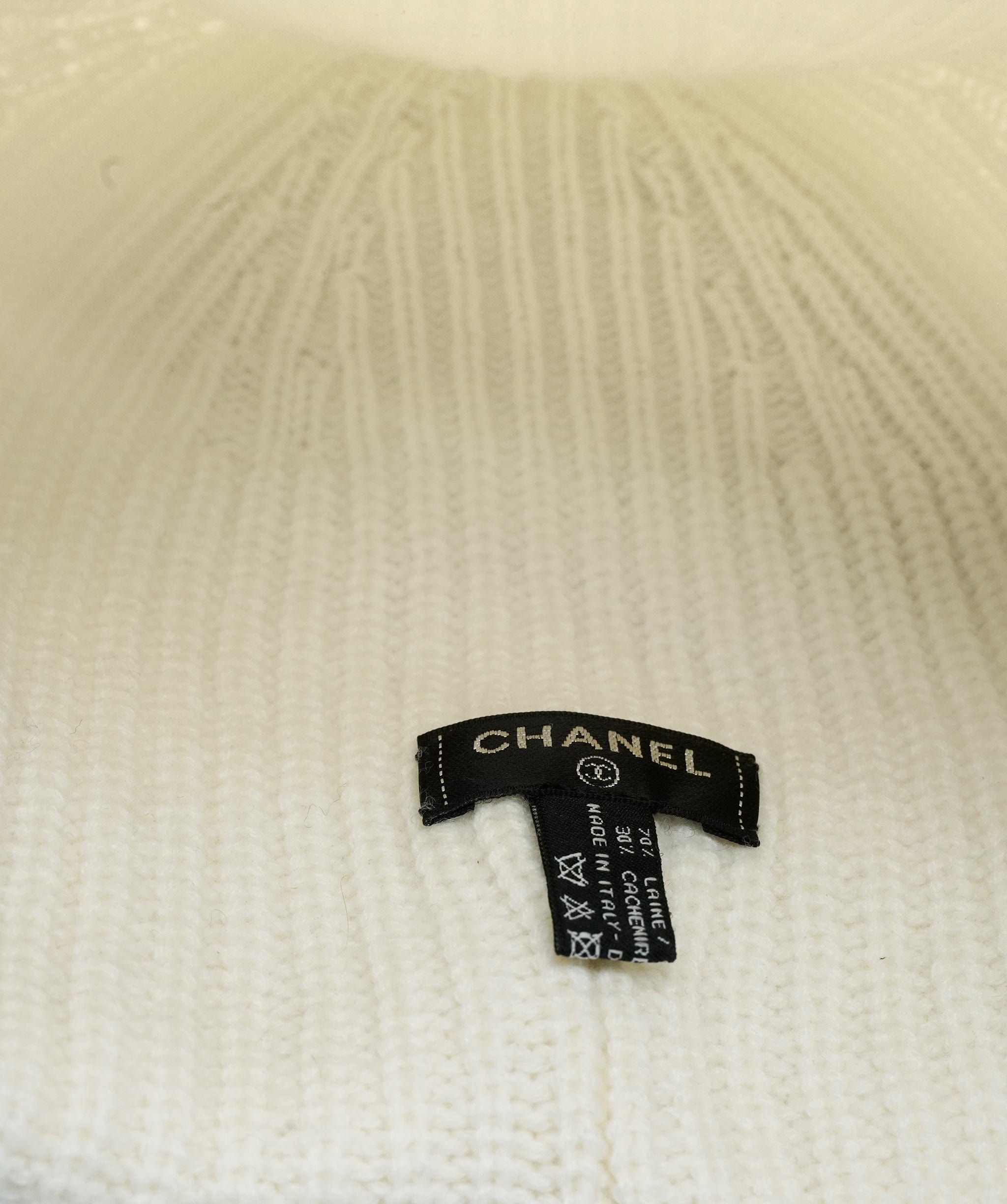 Chanel Chanel CC Cream Cashmere Beanie  ALL0530