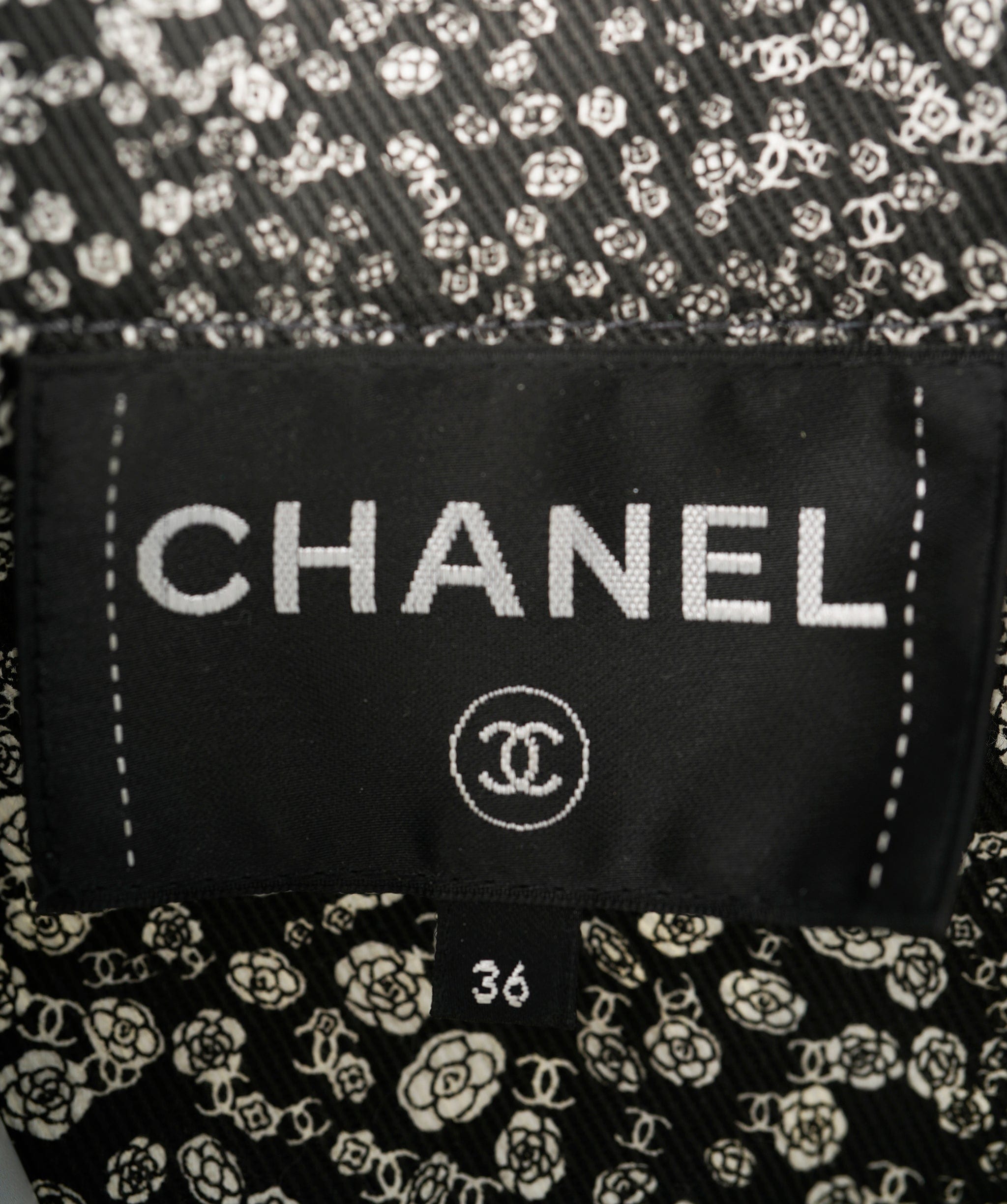 Chanel Chanel denim jacket with flowers AVC1967