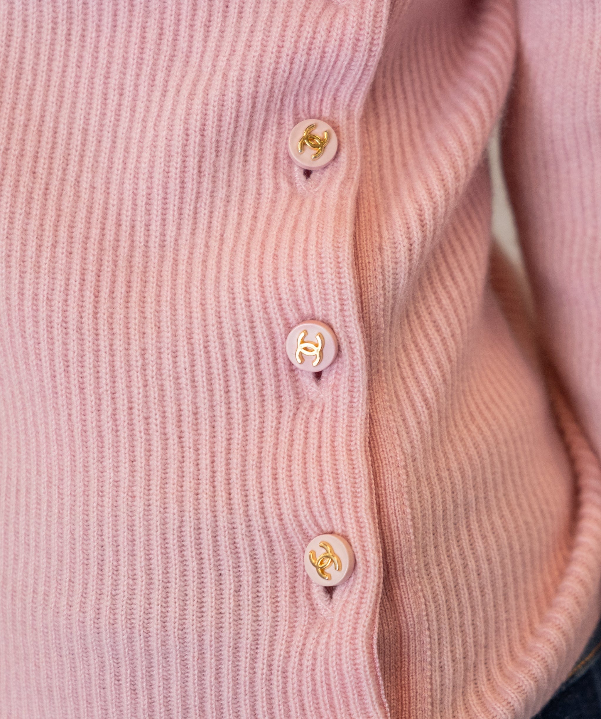 Chanel Chanel Side CC Buttons Cashmere Sweater Pink DXBS0188