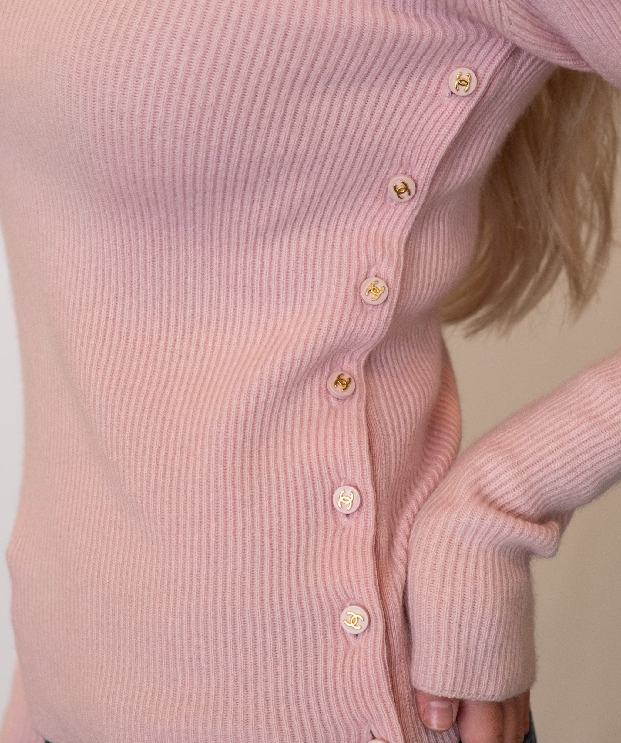 Chanel Chanel Side CC Buttons Cashmere Sweater Pink DXBS0188