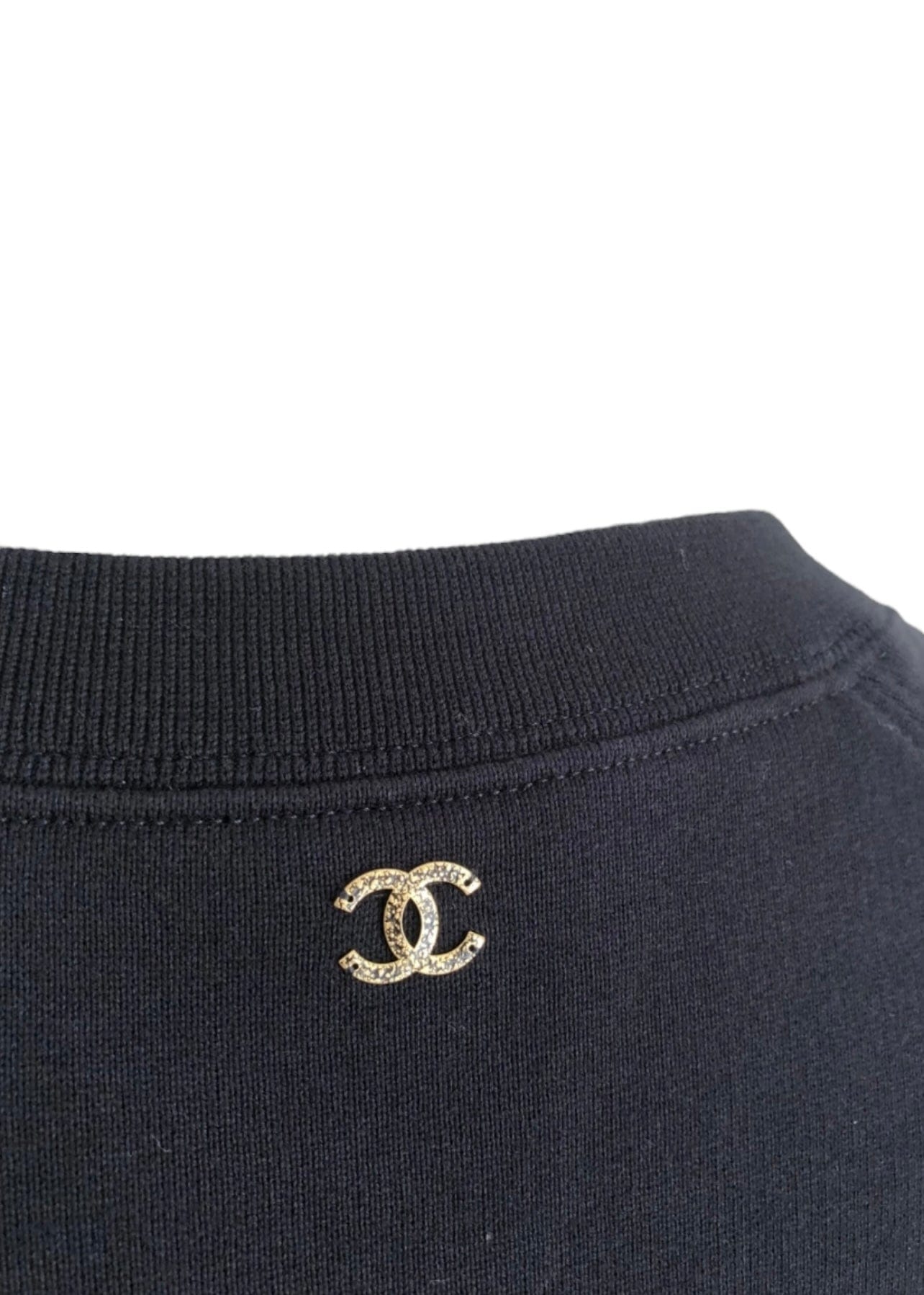 Chanel Chanel T-Shirt Black CC Logo Gold Size XS  SKC1812