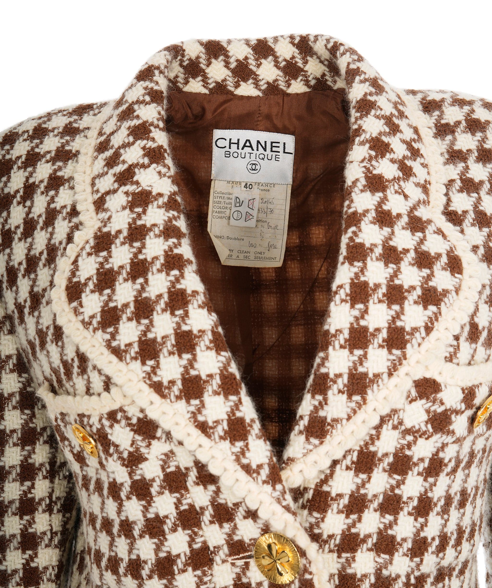 Chanel CHANEL TAN HOUNDSTOOTH SUIT WITH CLOVER BUTTONS UKL1412