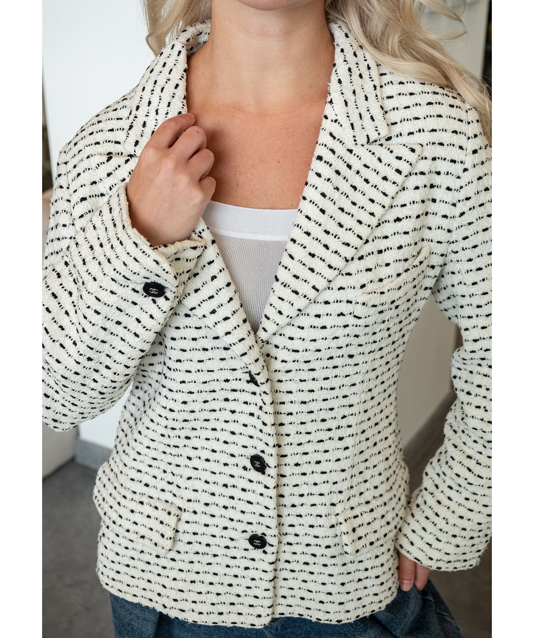 Chanel Chanel White Tweed Blazer DXBS0473