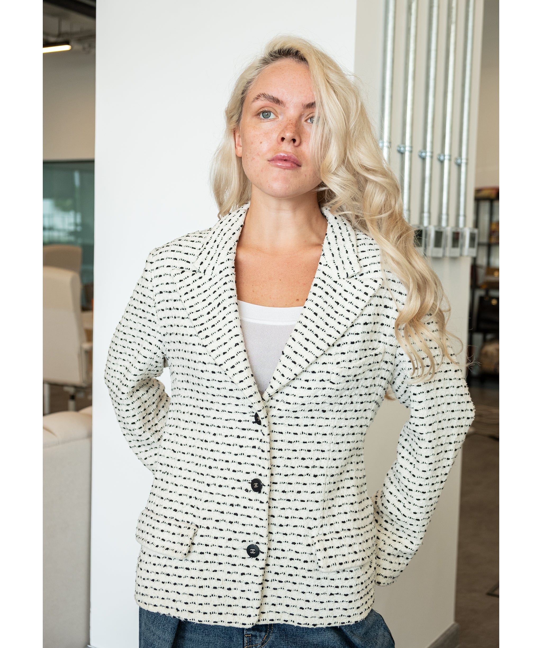 Chanel Chanel White Tweed Blazer DXBS0473