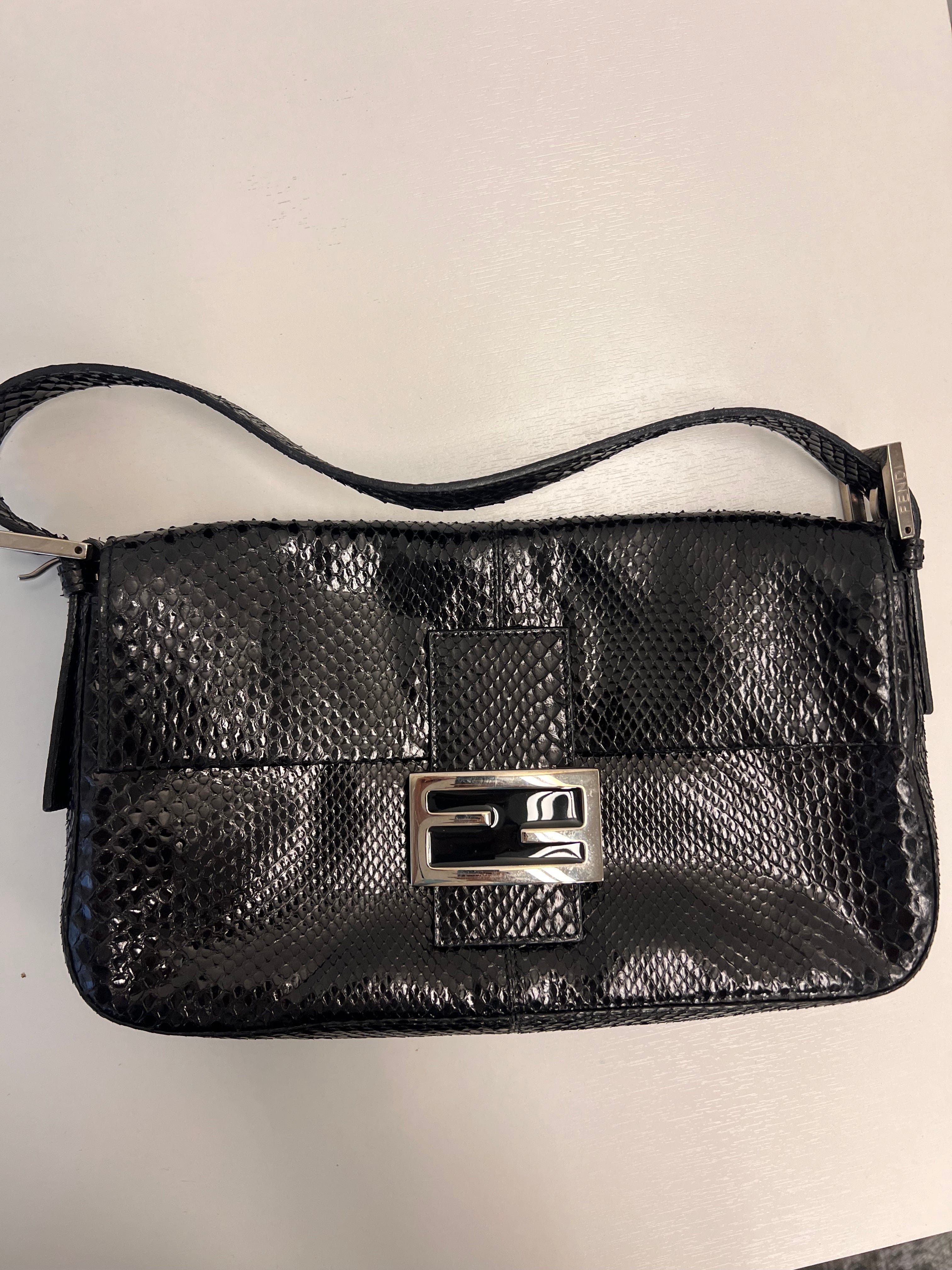 Fendi Fendi Python Vintage Baguette Black DXBK0176