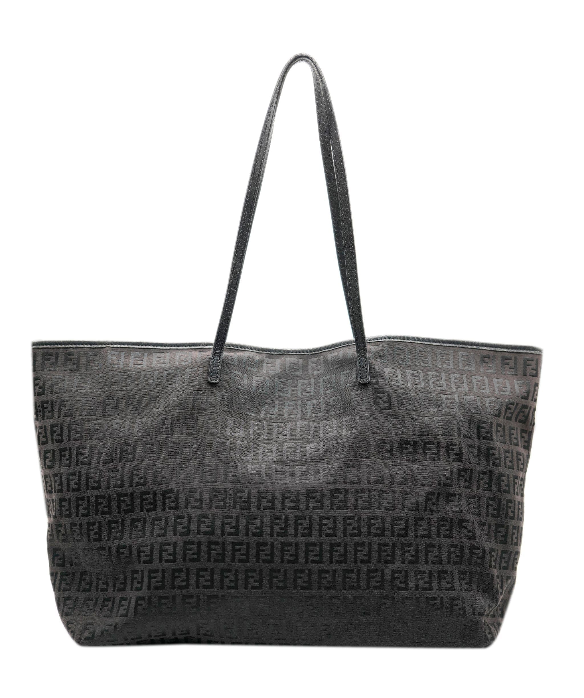 Fendi Fendi Roll Monogram Tote - AJC0324