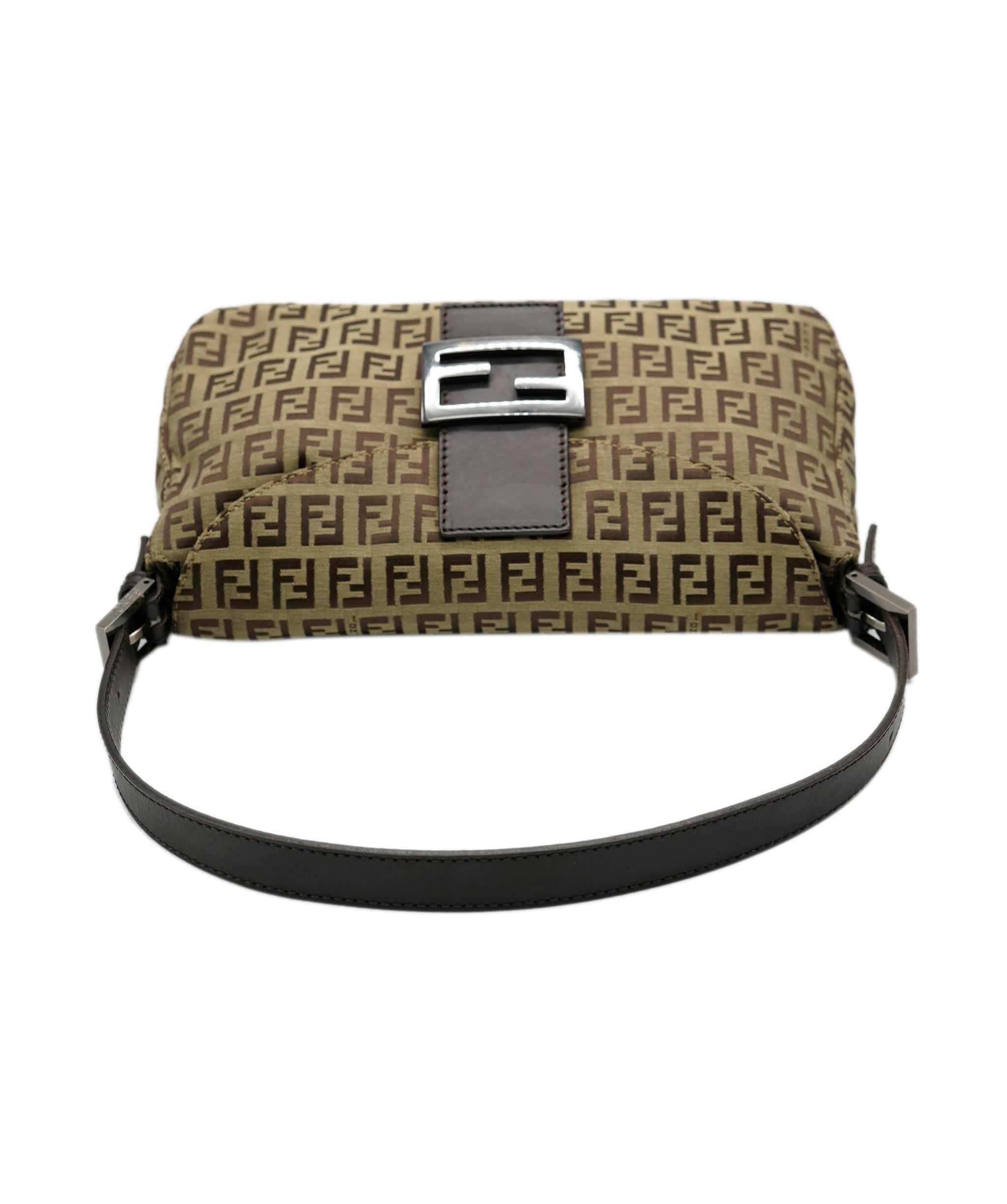 Fendi Fendi Small Fold Over Baguette - AJC0325