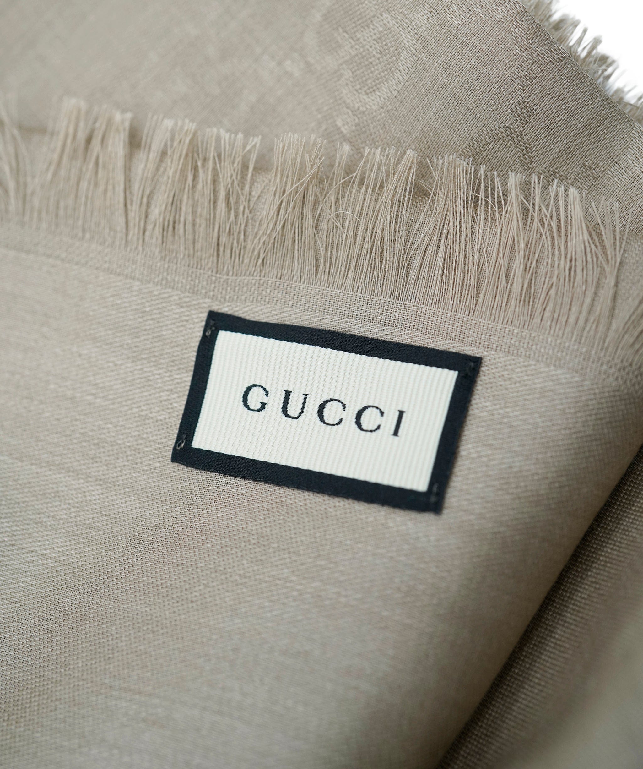 Gucci Gucci beige silk/ wool 135 x 136  AJL0198