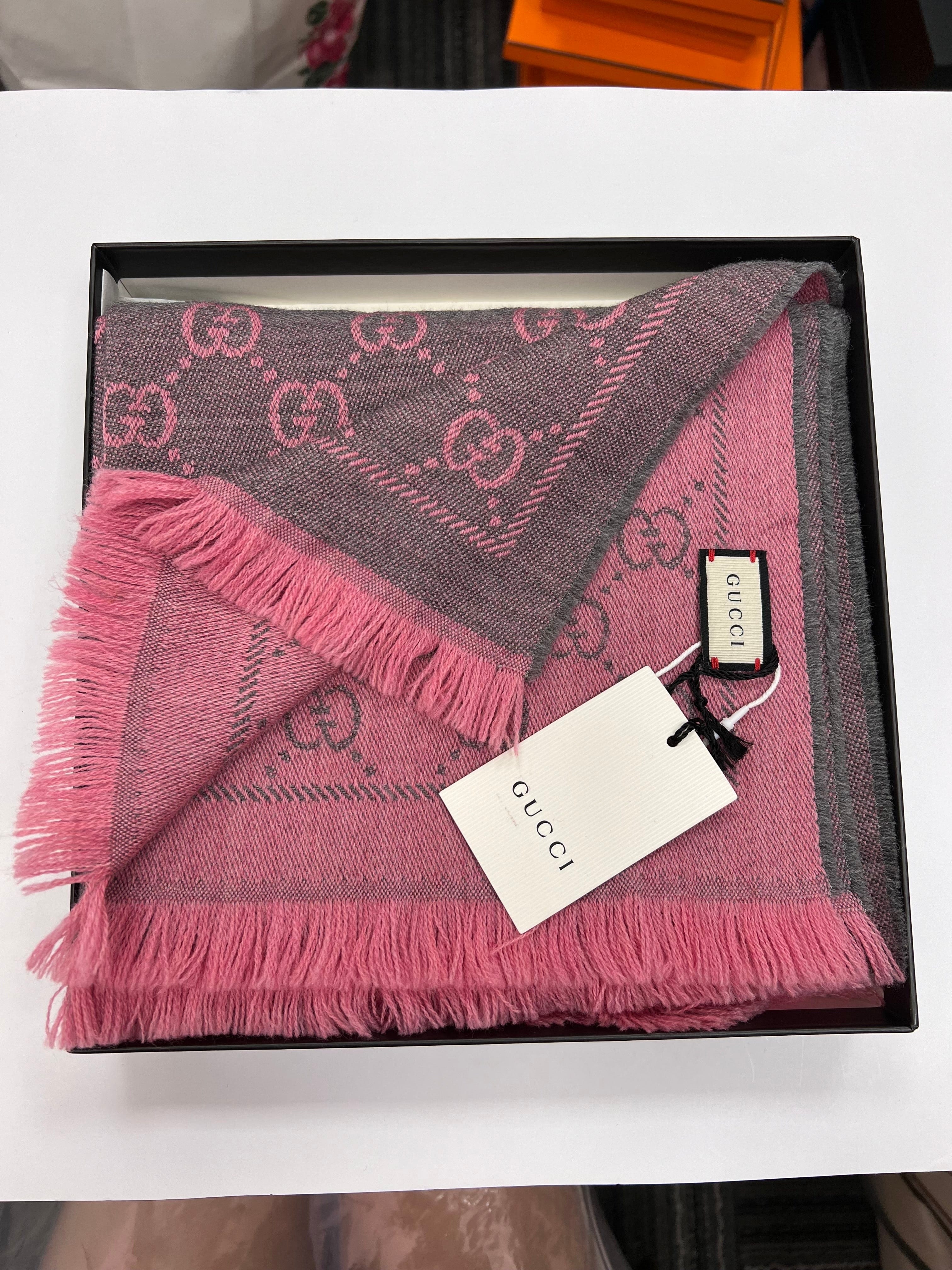 Gucci Gucci Shawl Grey/ Pink SYCK637