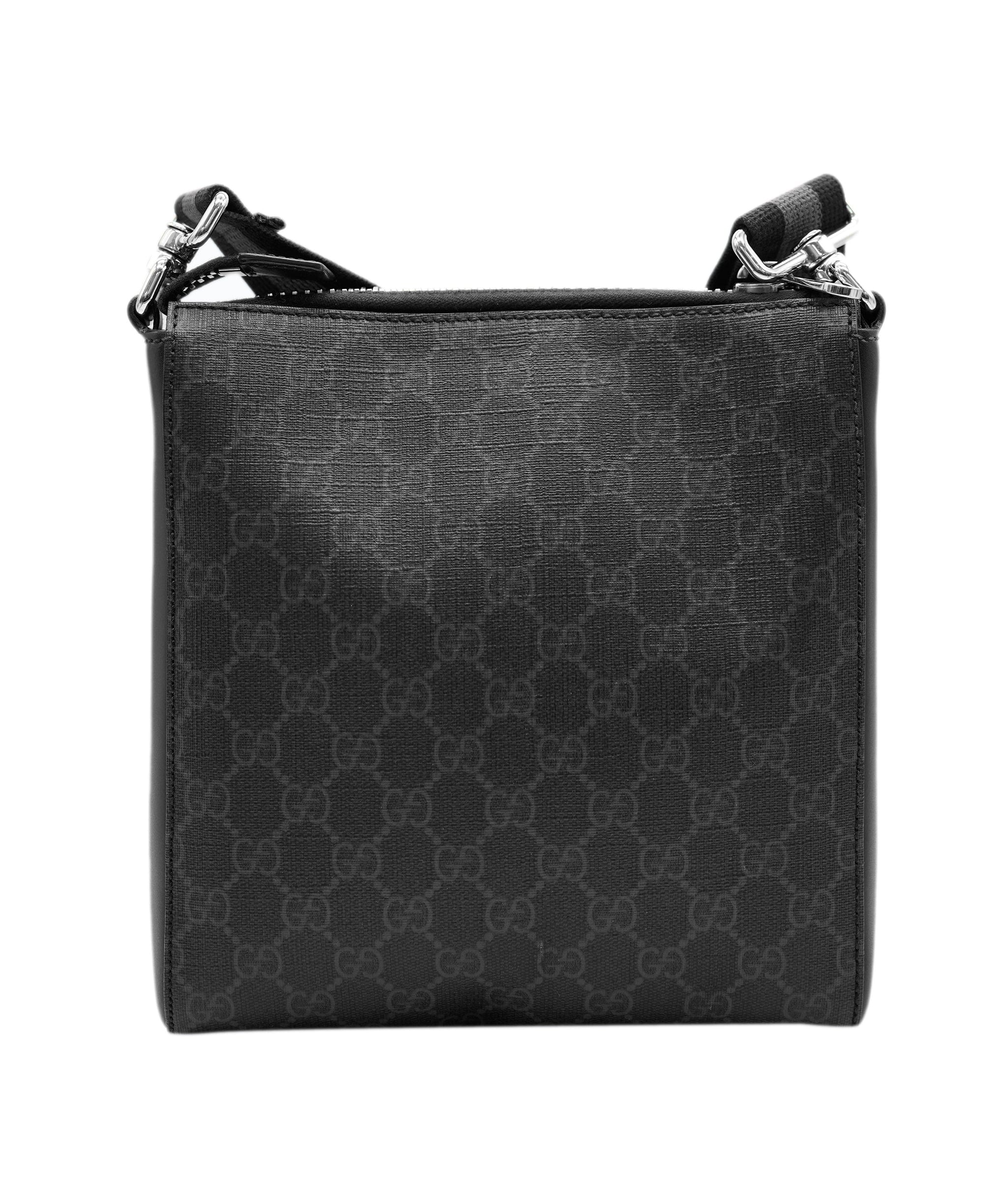 Gucci Gucci Black GG Canvas MessengerASC2300