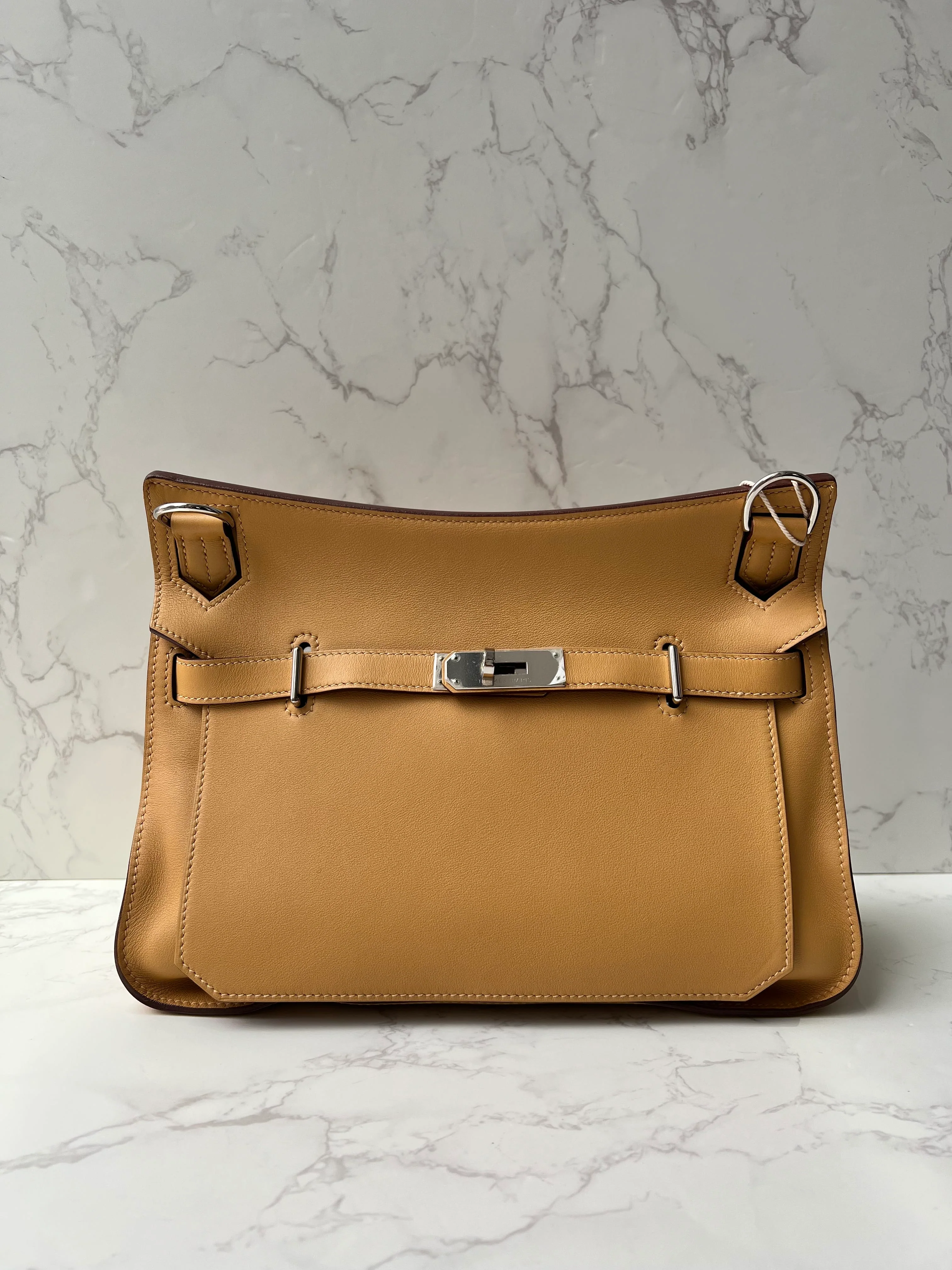 Hermès Hermes Jypsiere 28 Natural Swift PHW #T
Comes with Dustbag and Strap SYCE280838