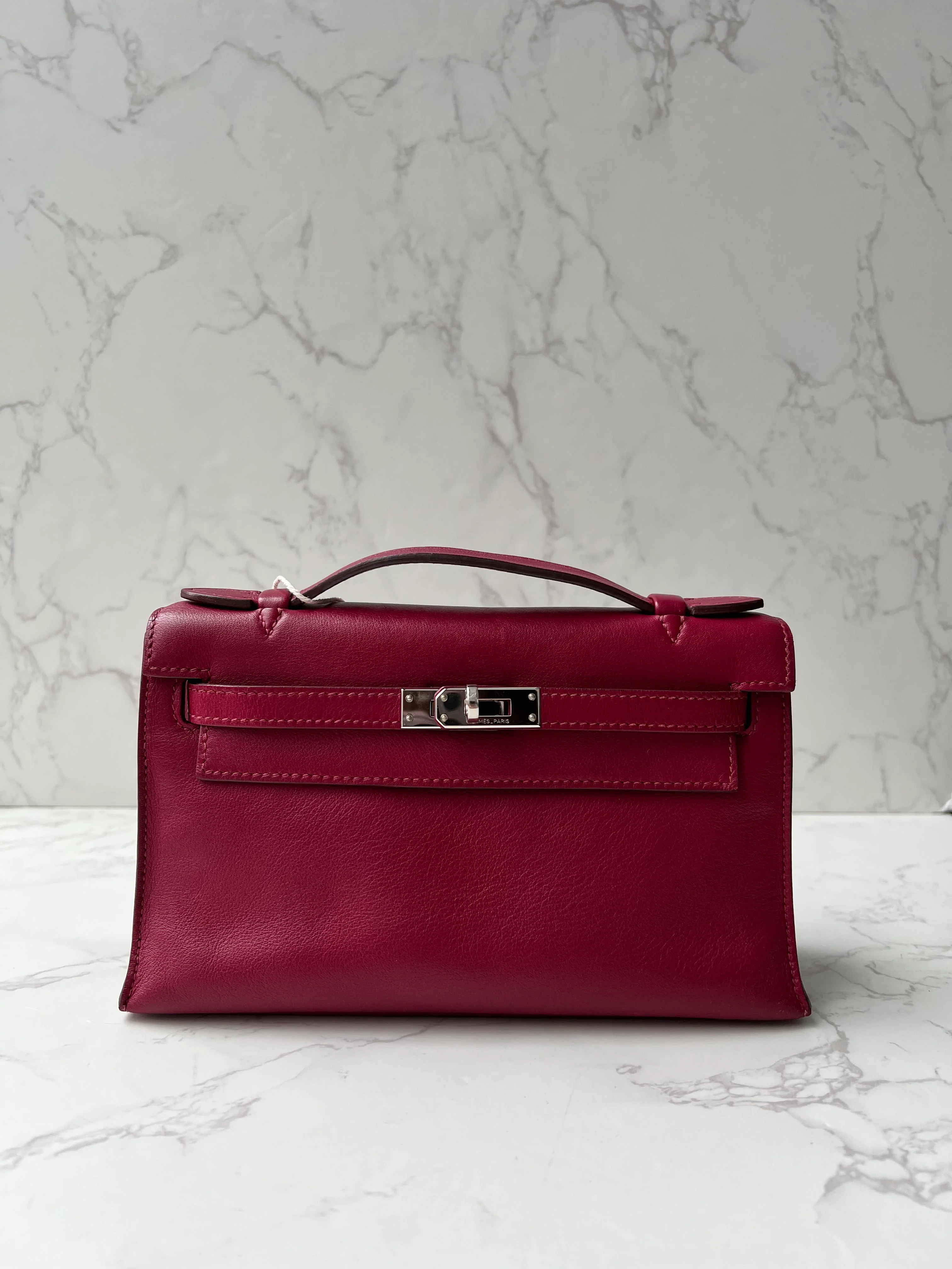 Hermès Hermes Kelly Pochette Rubis Swift PHW #O
Comes with Dustbag SYCF140438