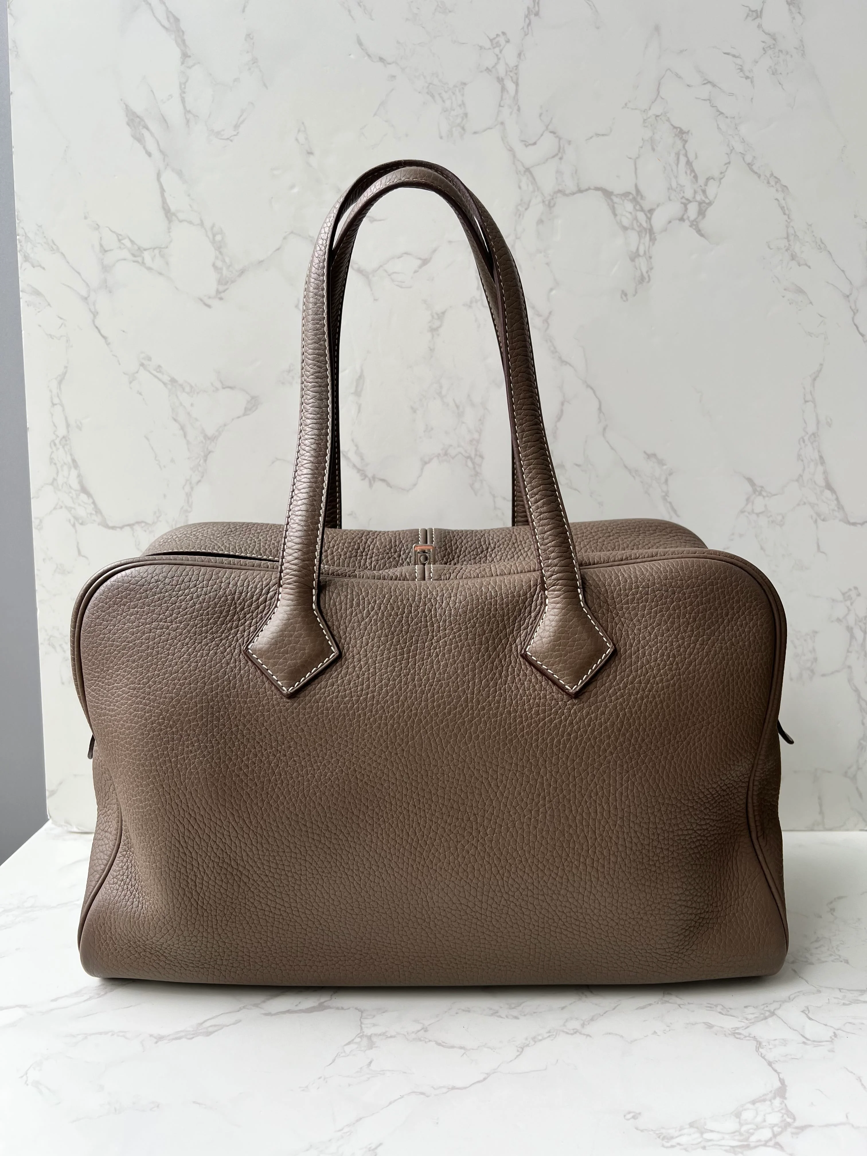 Hermès Hermes Victoria 35 Etoupe Clemence PHW #T
Comes with Dustbag SYCE0807YR