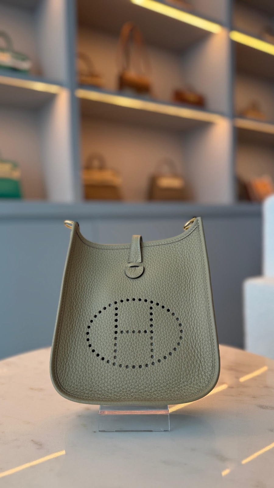 Hermès Evelyn 18 Trench 	Clemence with Palladium Hardware AGC3230