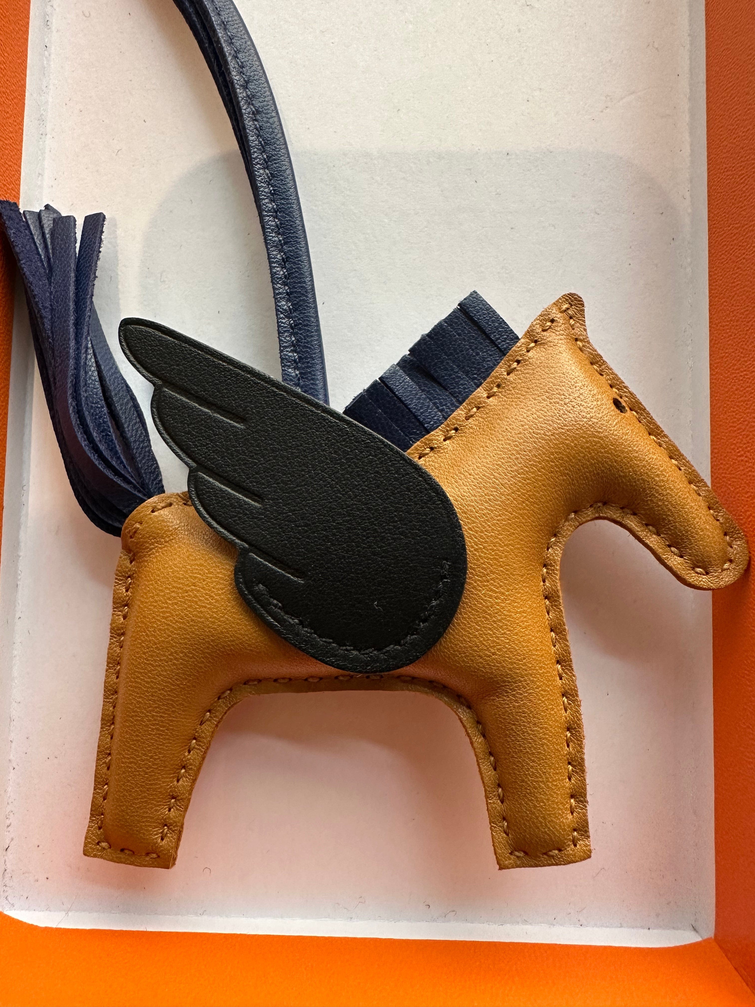 Hermes Hermes Pegasus Gold/Navy PM