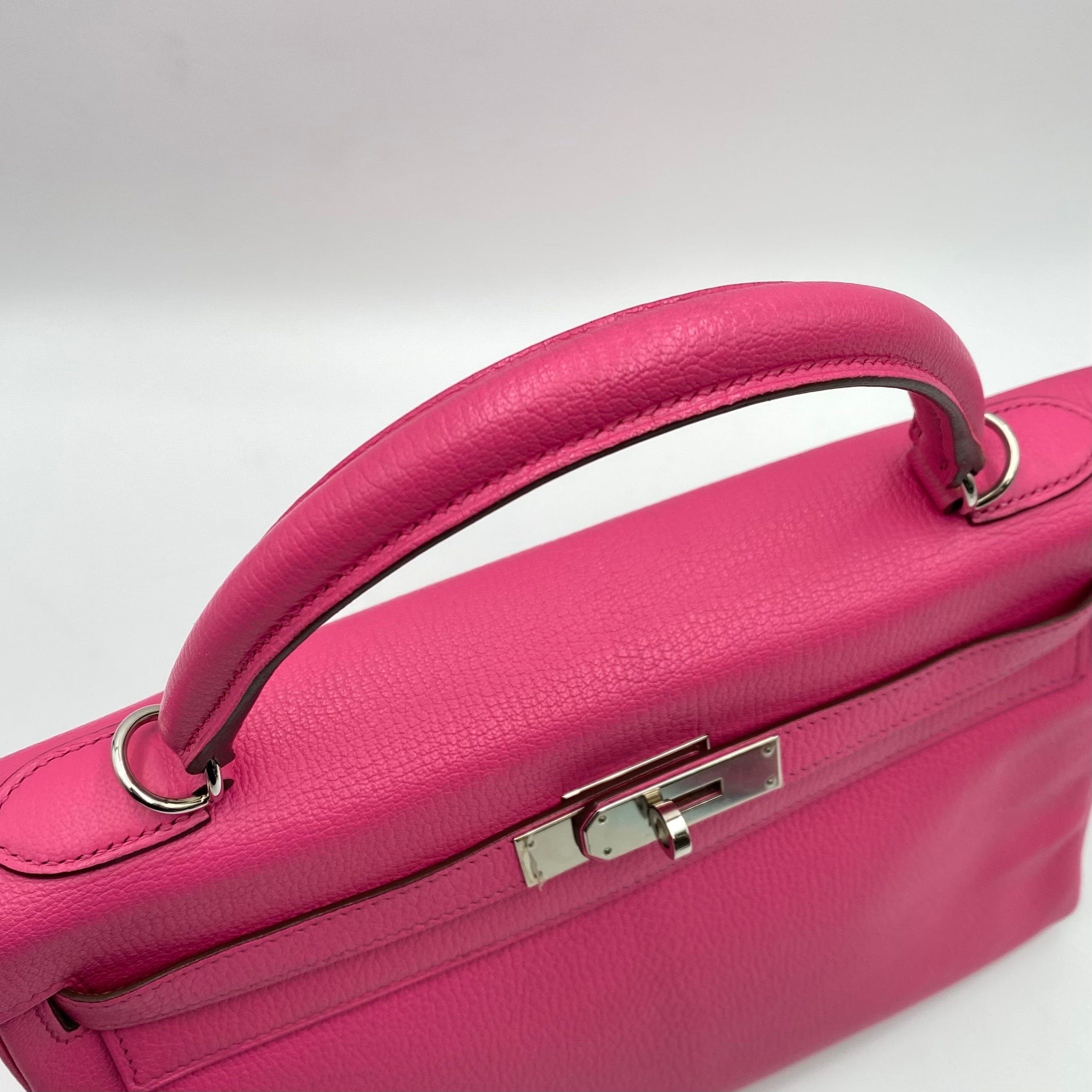 Hermès HERMES KELLY 32 RETOURNE ROSE SHOCKING CHEVRE HAND SHOULDER BAG □R SHW 90225633