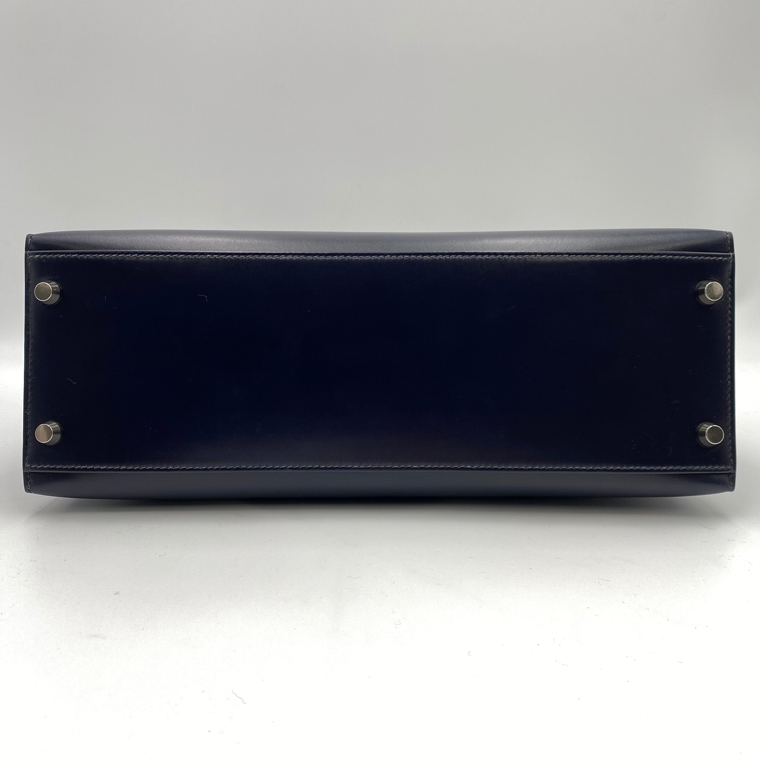 Hermès HERMES KELLY 32 SELLIER GUILLOCHE NAVY BOXCALF □G SHW 90221030