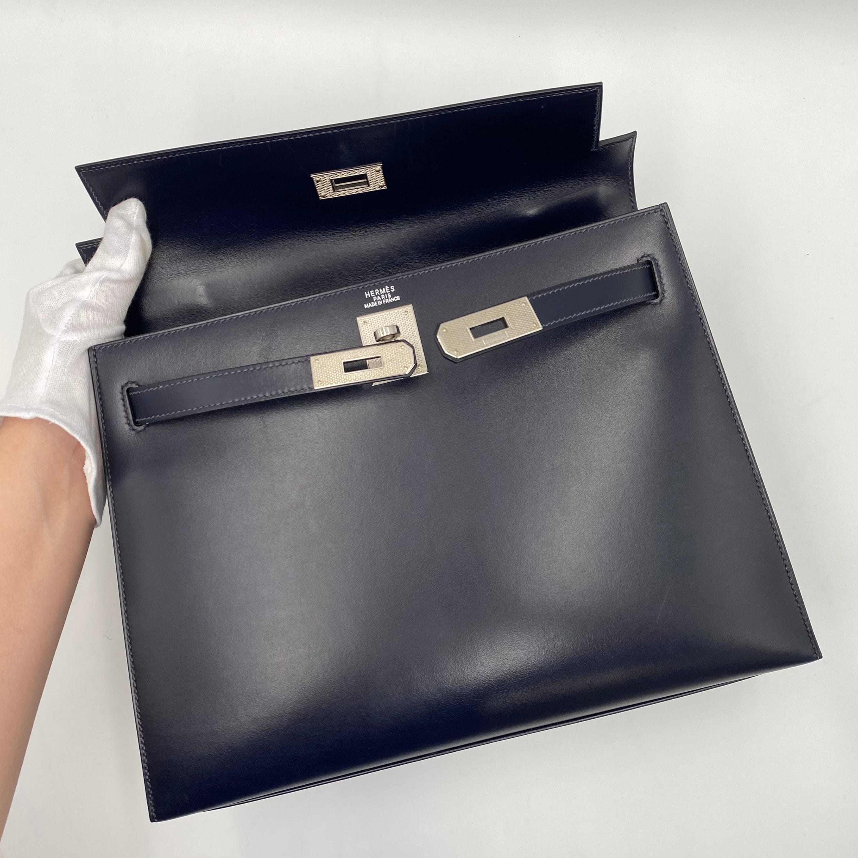 Hermès HERMES KELLY 32 SELLIER GUILLOCHE NAVY BOXCALF □G SHW 90221030