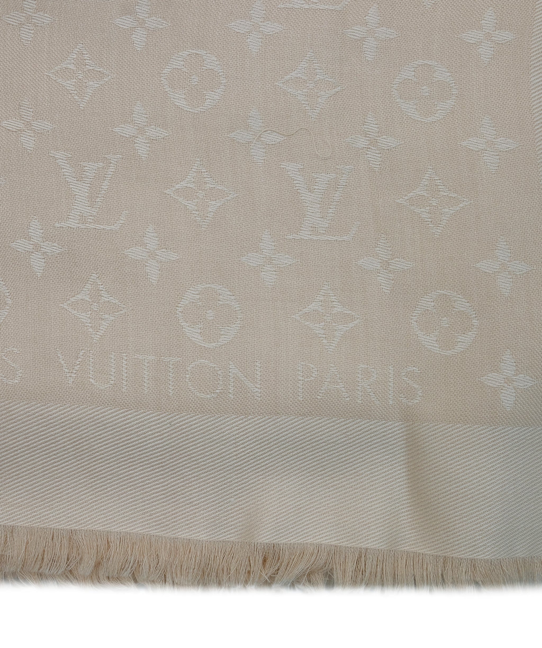 Louis Vuitton Louis Vuitton Beige Shawl RJC2487