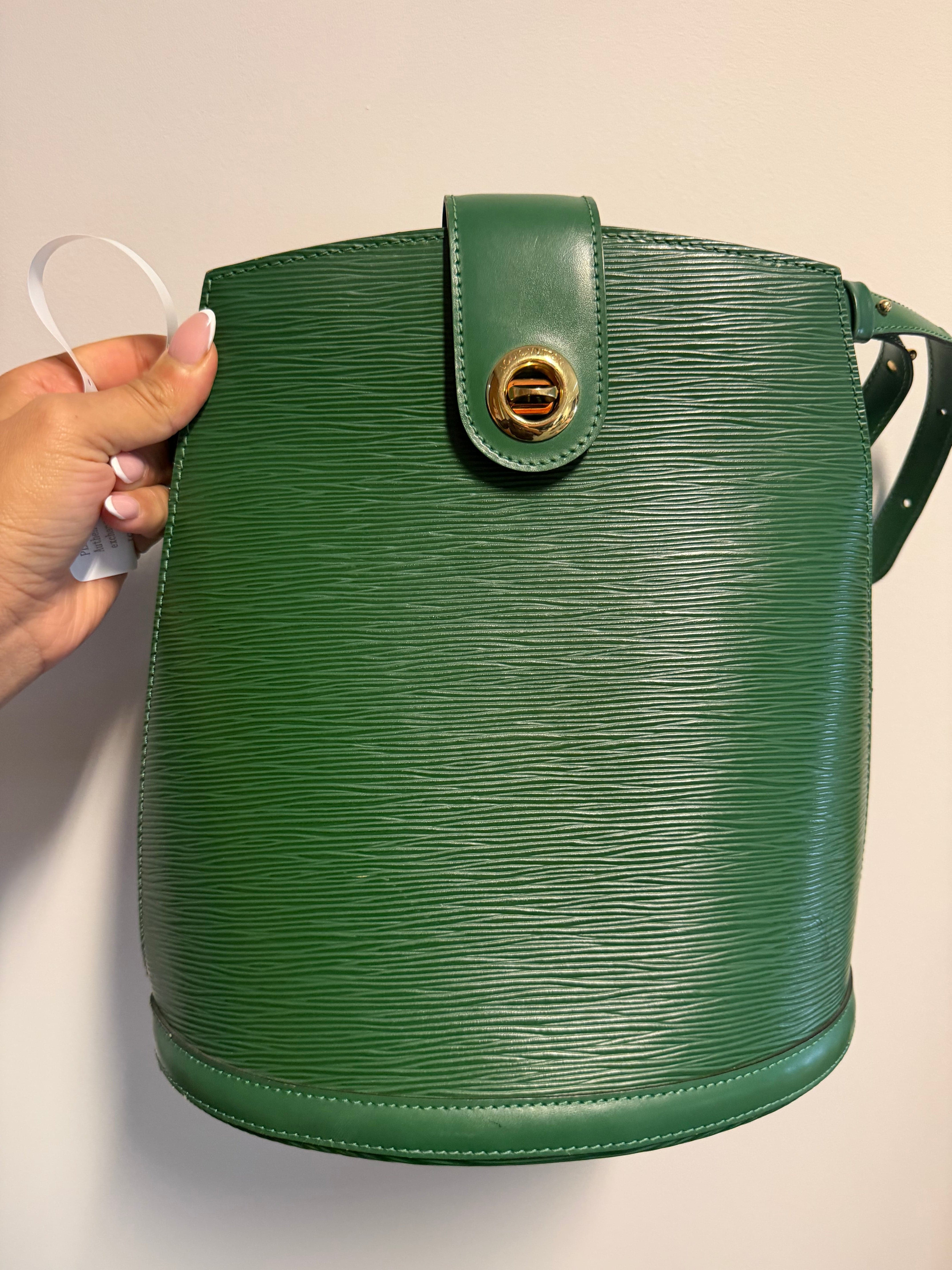 Louis Vuitton Louis Vuitton Bag AKC0516