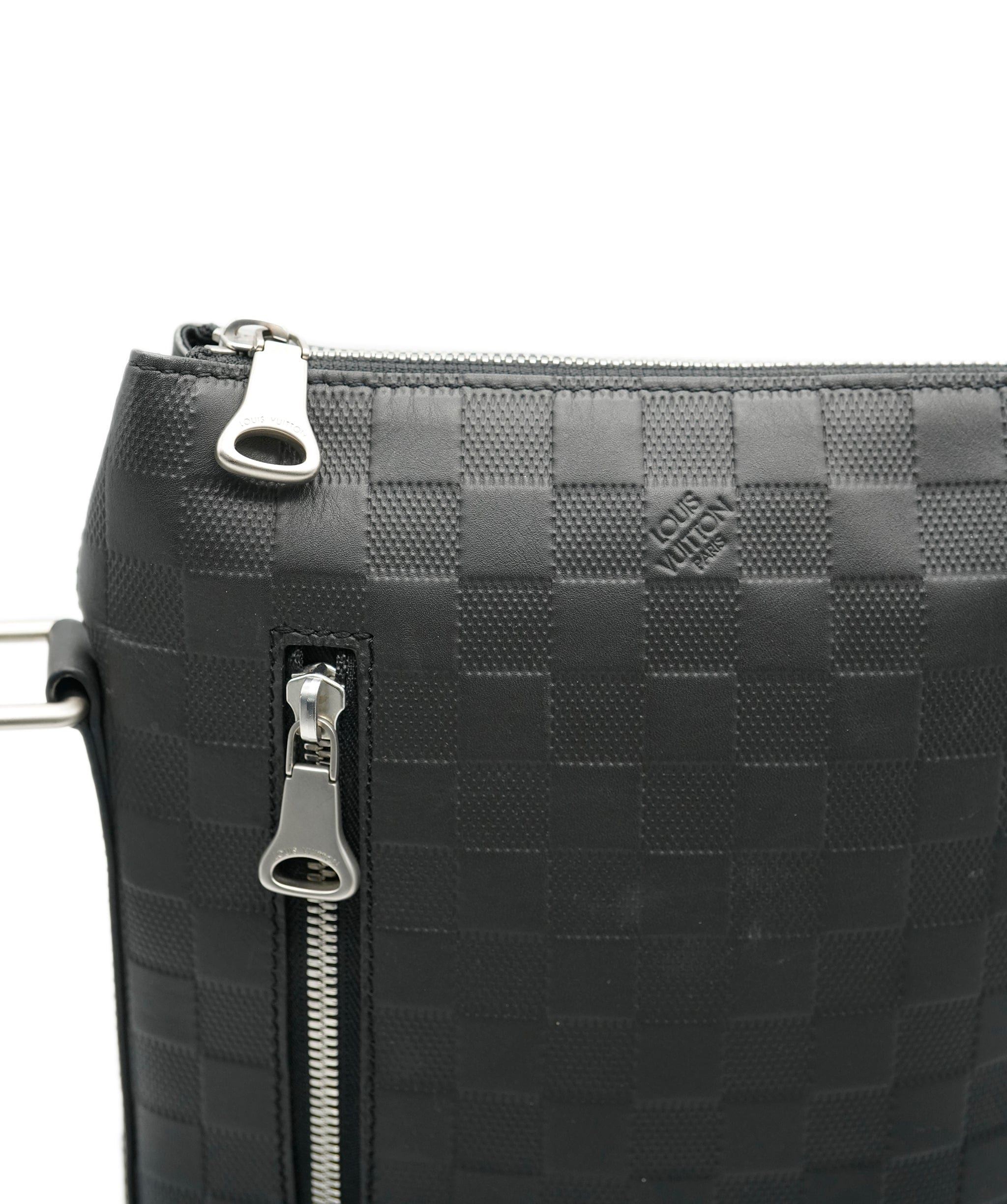 Louis Vuitton Louis Vuitton Black Damier Crossbody ALC0887