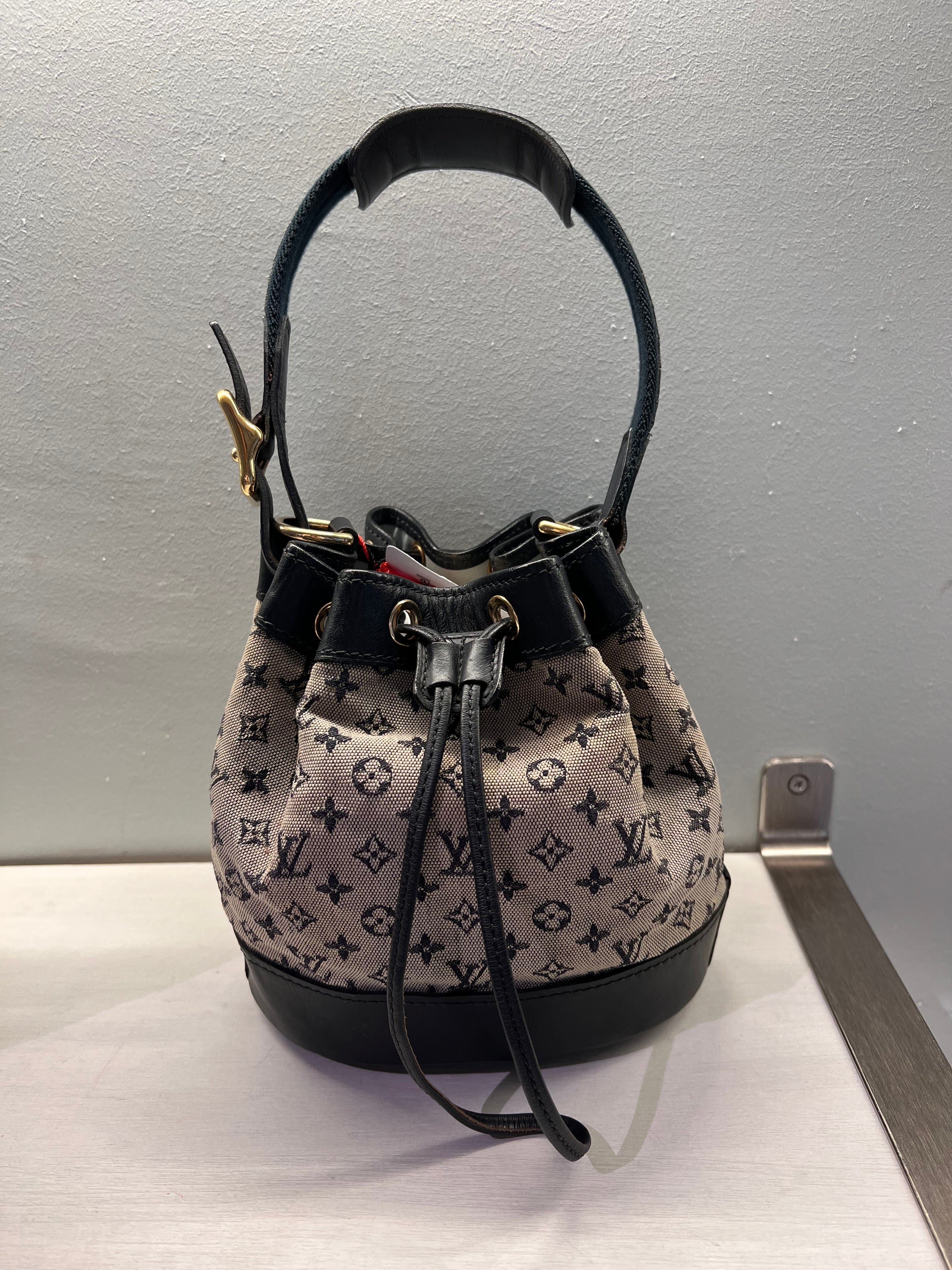 Louis Vuitton Louis Vuitton Lin Noelie Monogram Mini Bucket bag in Canvas SYCC105