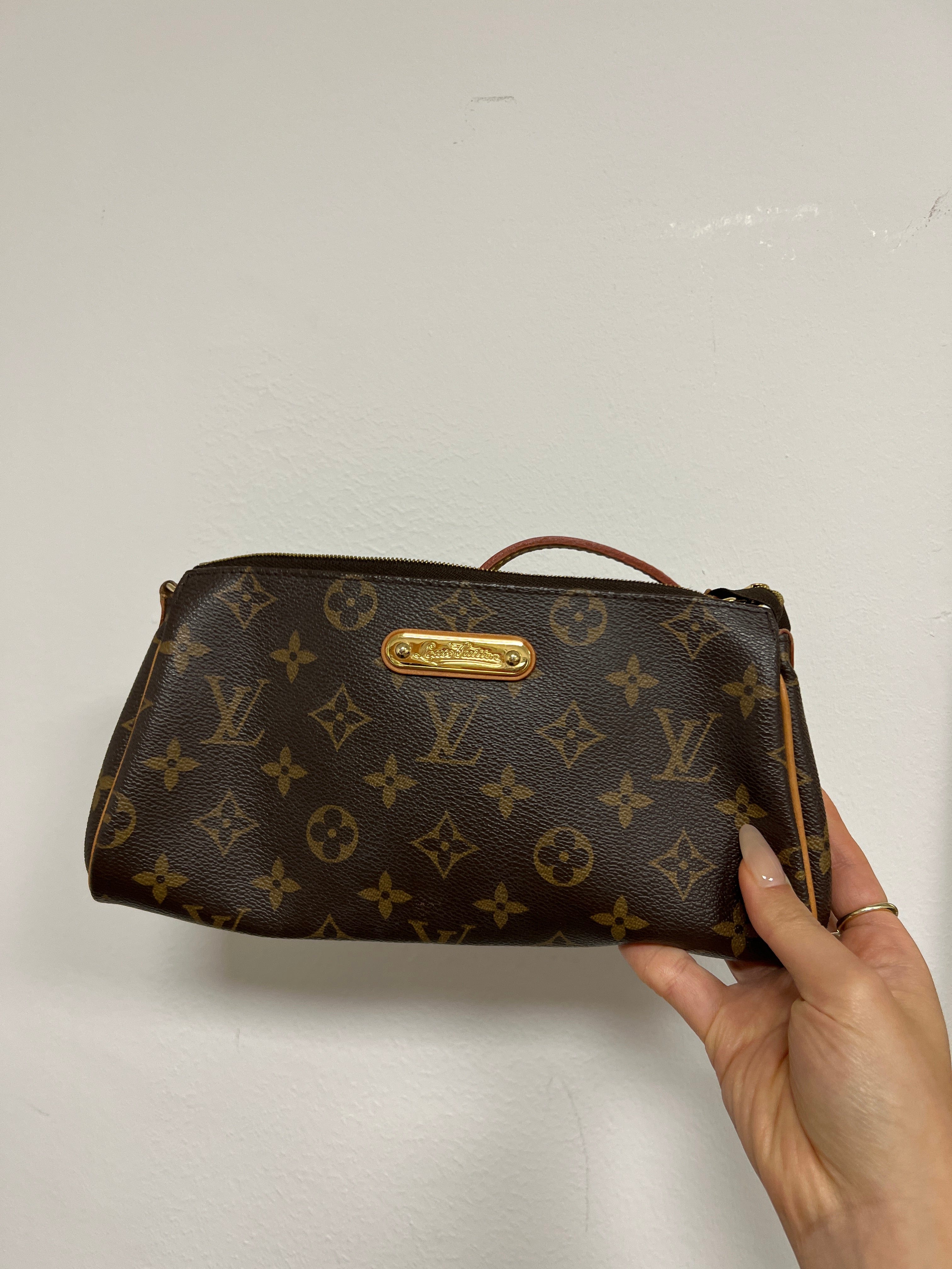 Louis Vuitton Louis Vuitton Monogram Canvas Eva Pochette ABC0685