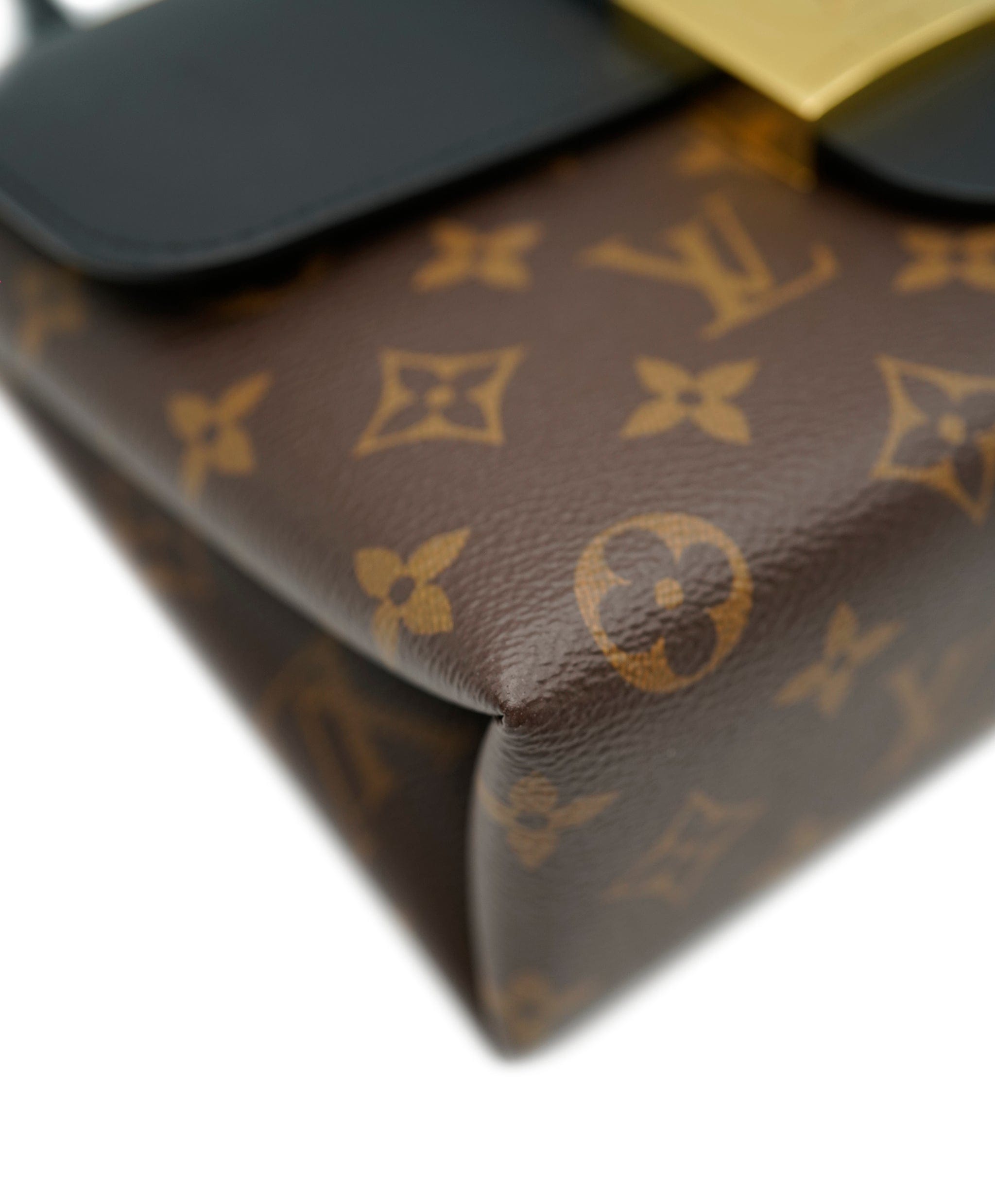 Louis Vuitton Louis Vuitton Monogram Canvas Locky BB ASC2065