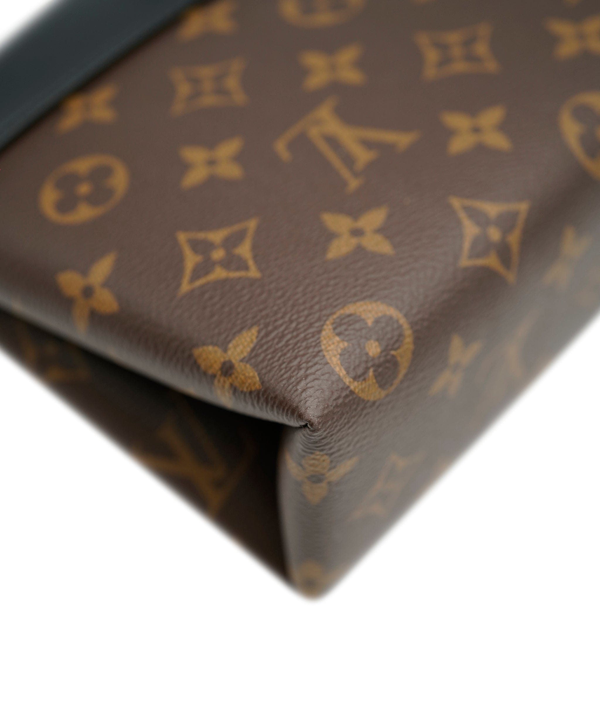 Louis Vuitton Louis Vuitton Monogram Canvas Locky BB ASC2065