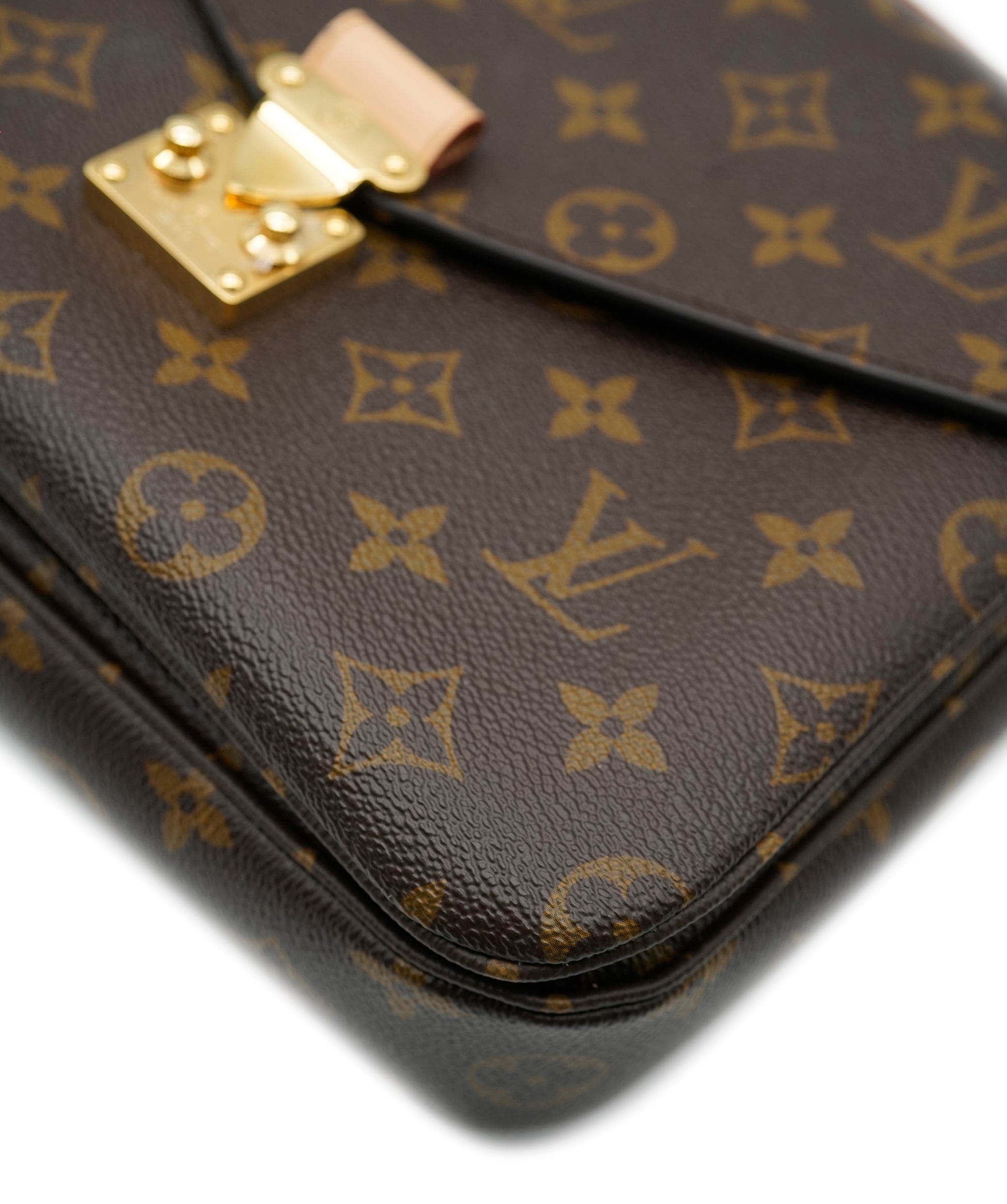 Louis Vuitton Louis Vuitton Monogram Canvas Pochette Metis ABC0432