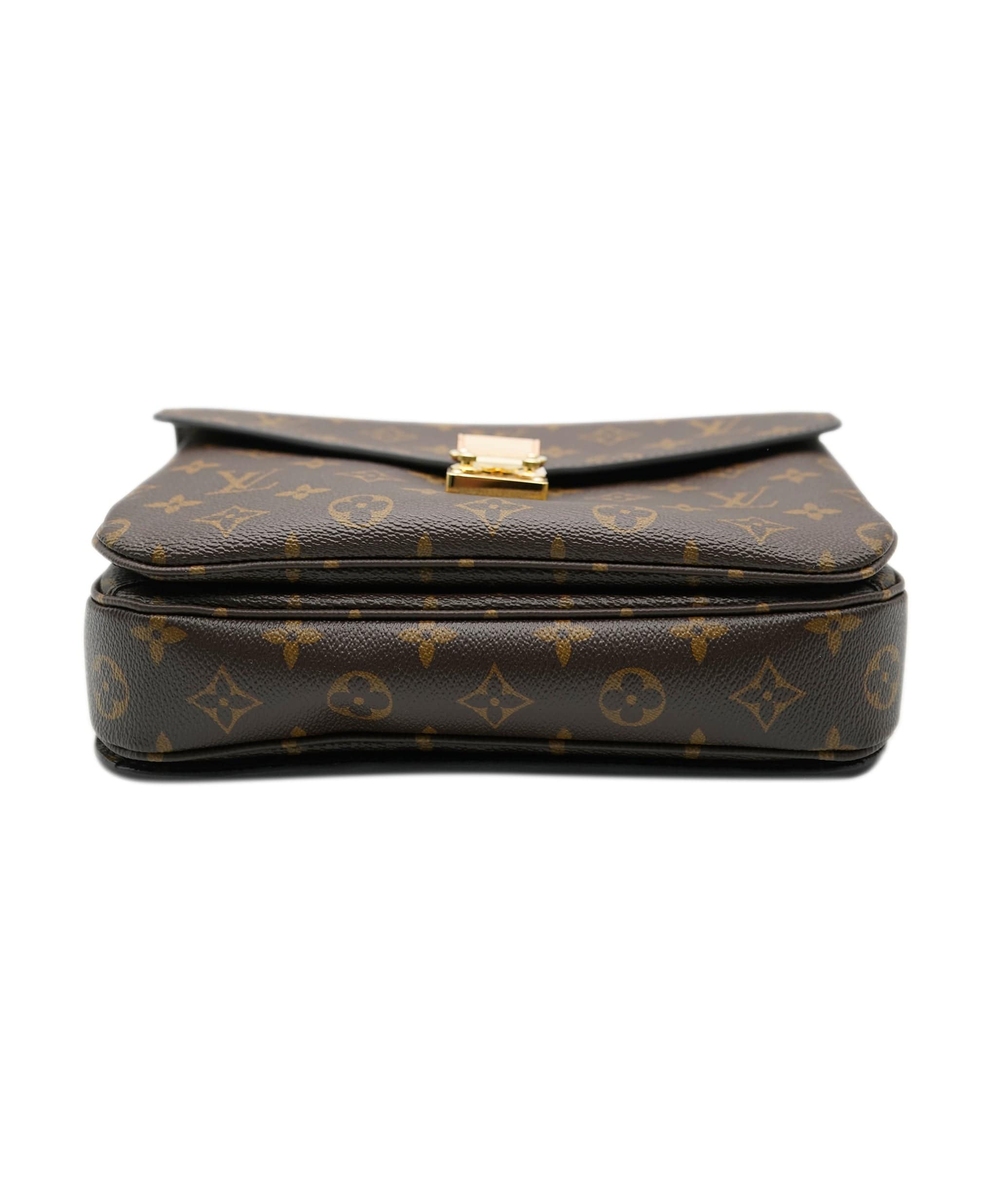 Louis Vuitton Louis Vuitton Monogram Canvas Pochette Metis ABC0432