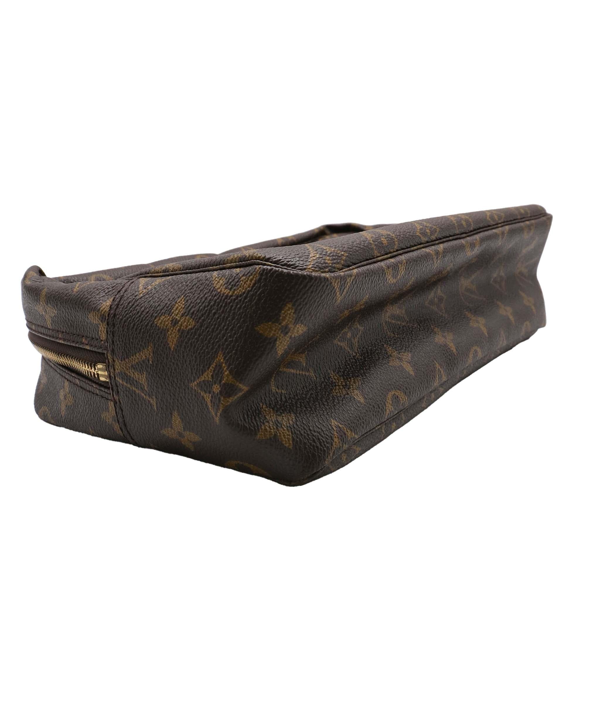 Louis Vuitton LOUIS VUITTON Monogram Trousse Toilette 28 Clutch Bag M47522 LV Auth 68923 DXBV0049