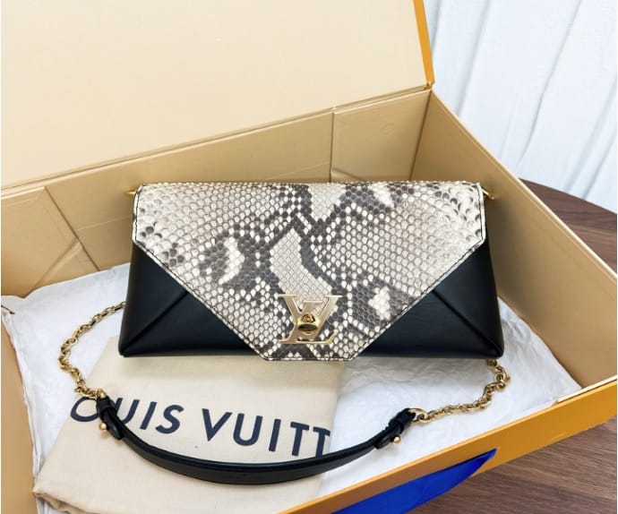 Louis Vuitton Louis Vuitton snakeskin chain bag S19638592