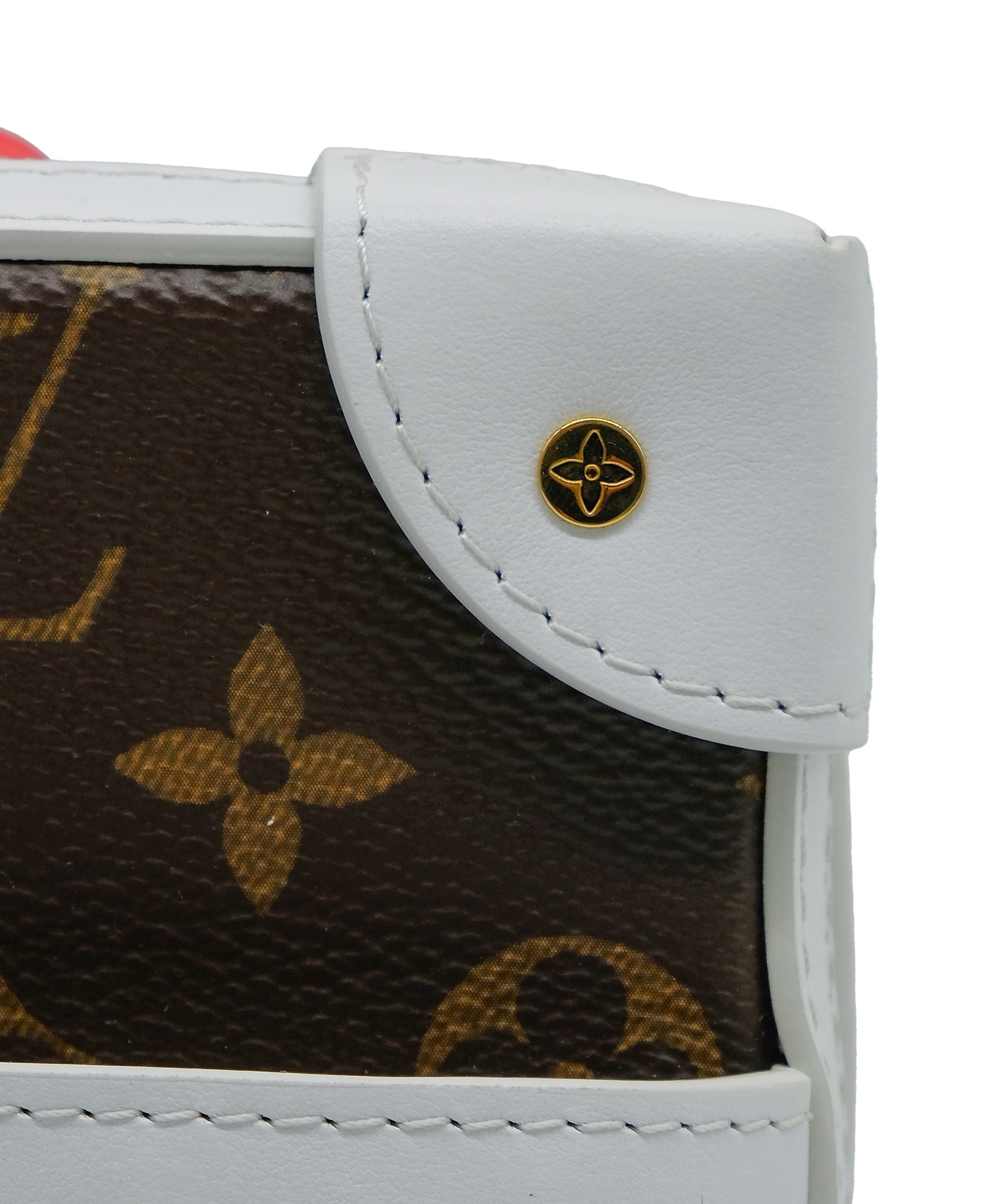 Louis Vuitton Louis vuitton x NBA Soft Trunk monogram with white strap RJC3162