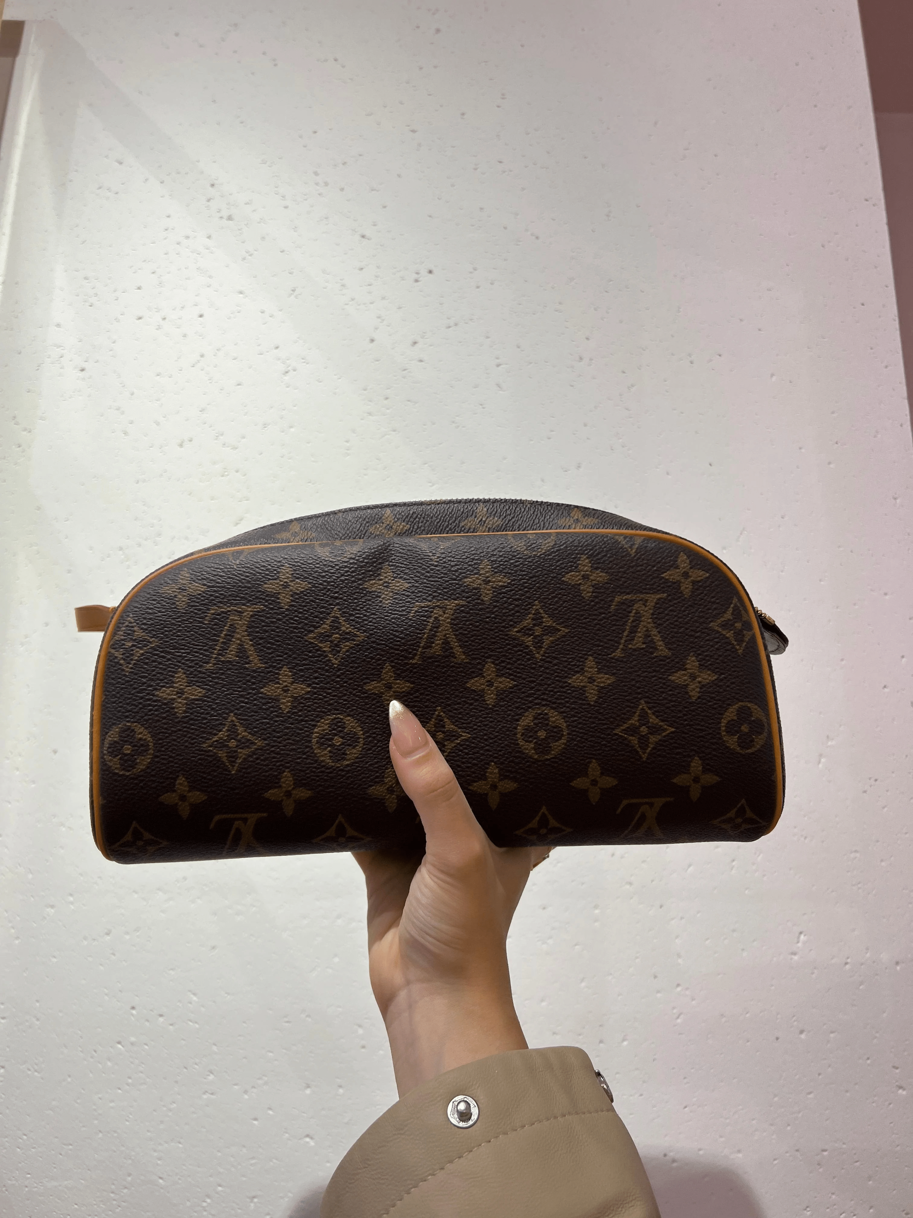 Louis Vuitton Louis Vuitton brown and caramel null nullcmXnullcm 10AVC5713