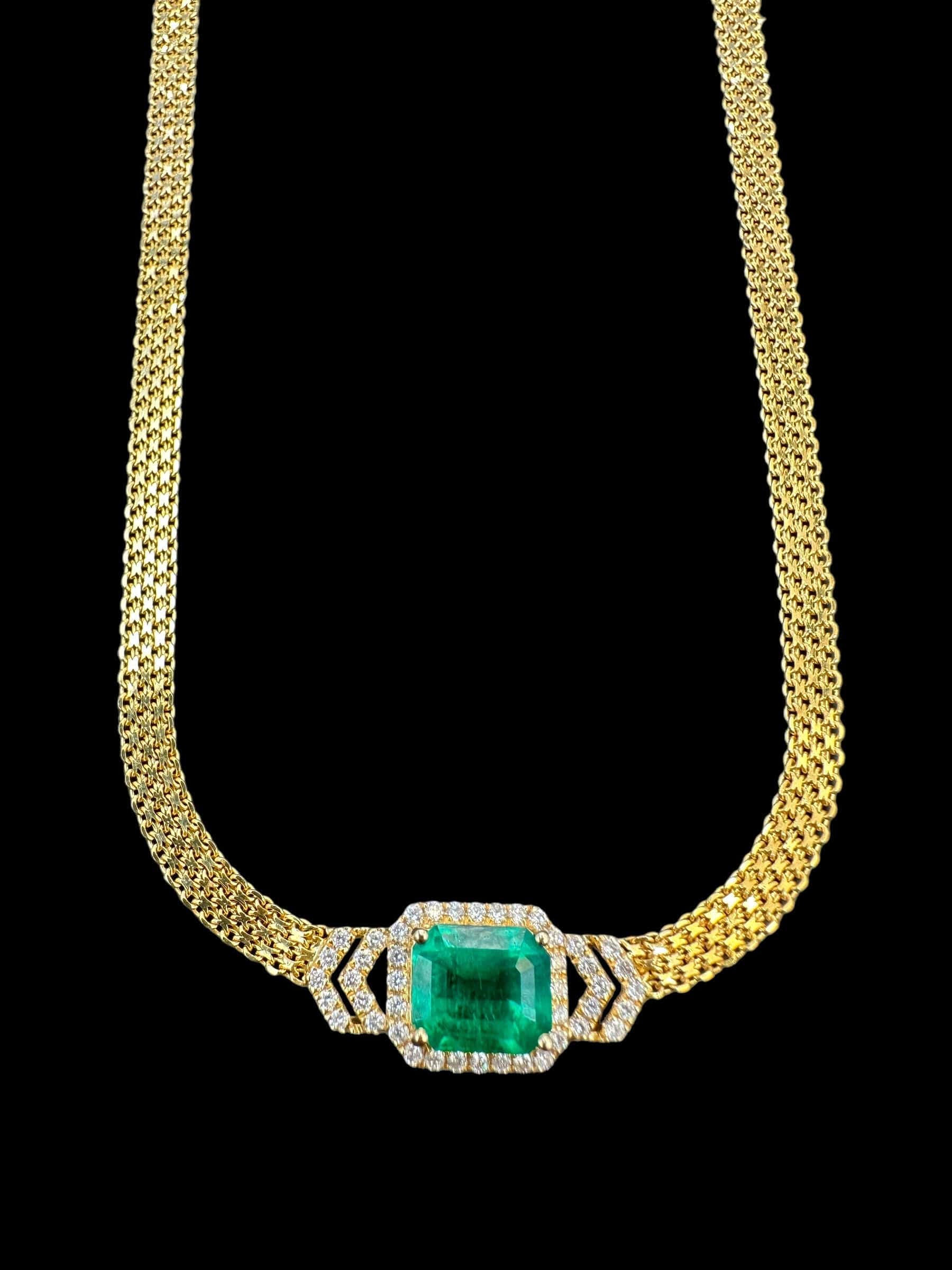 Luxury Promise Emerald & Diamond set in yellow Gold necklace