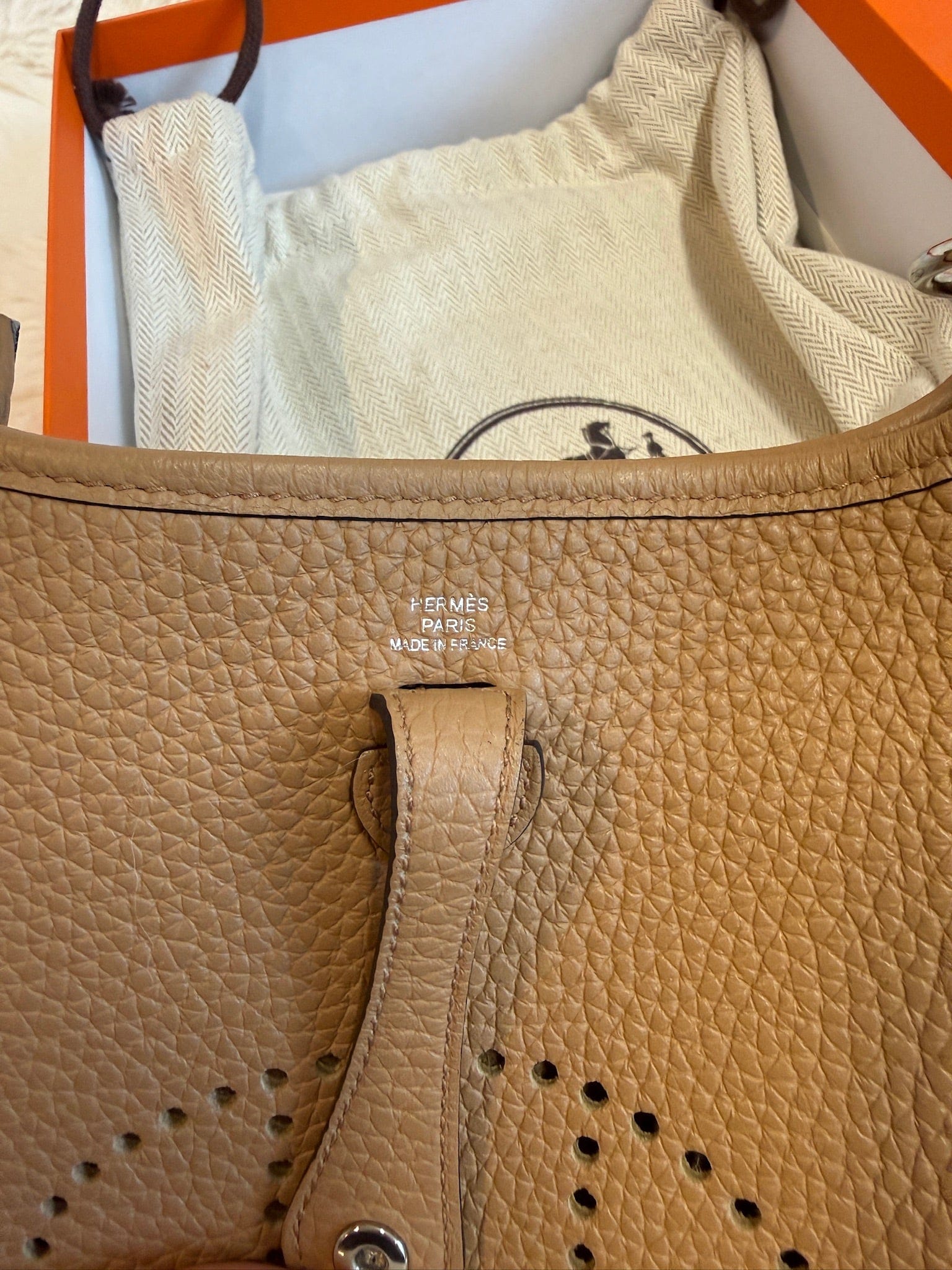 LUXURY PROMISE Hermès Evelyne - Gold leather