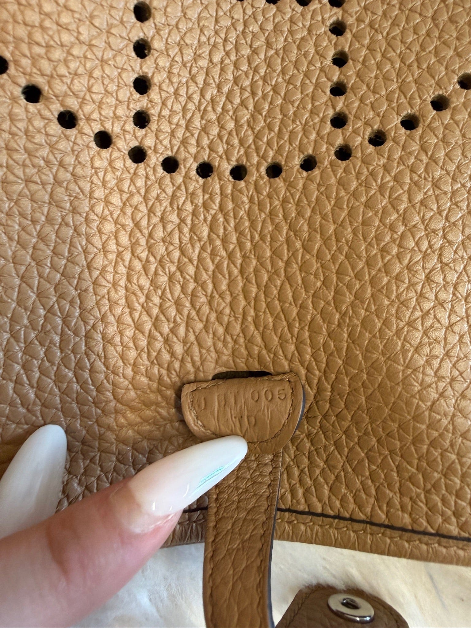 LUXURY PROMISE Hermès Evelyne - Gold leather