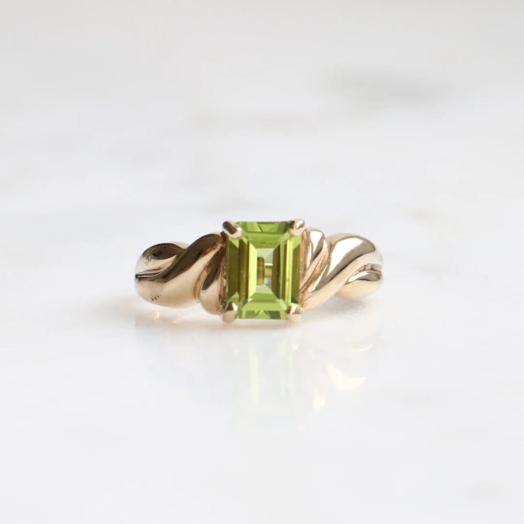 Luxury Promise 9CT GOLD EMERALD CUT PERIDOT RING ASC4978